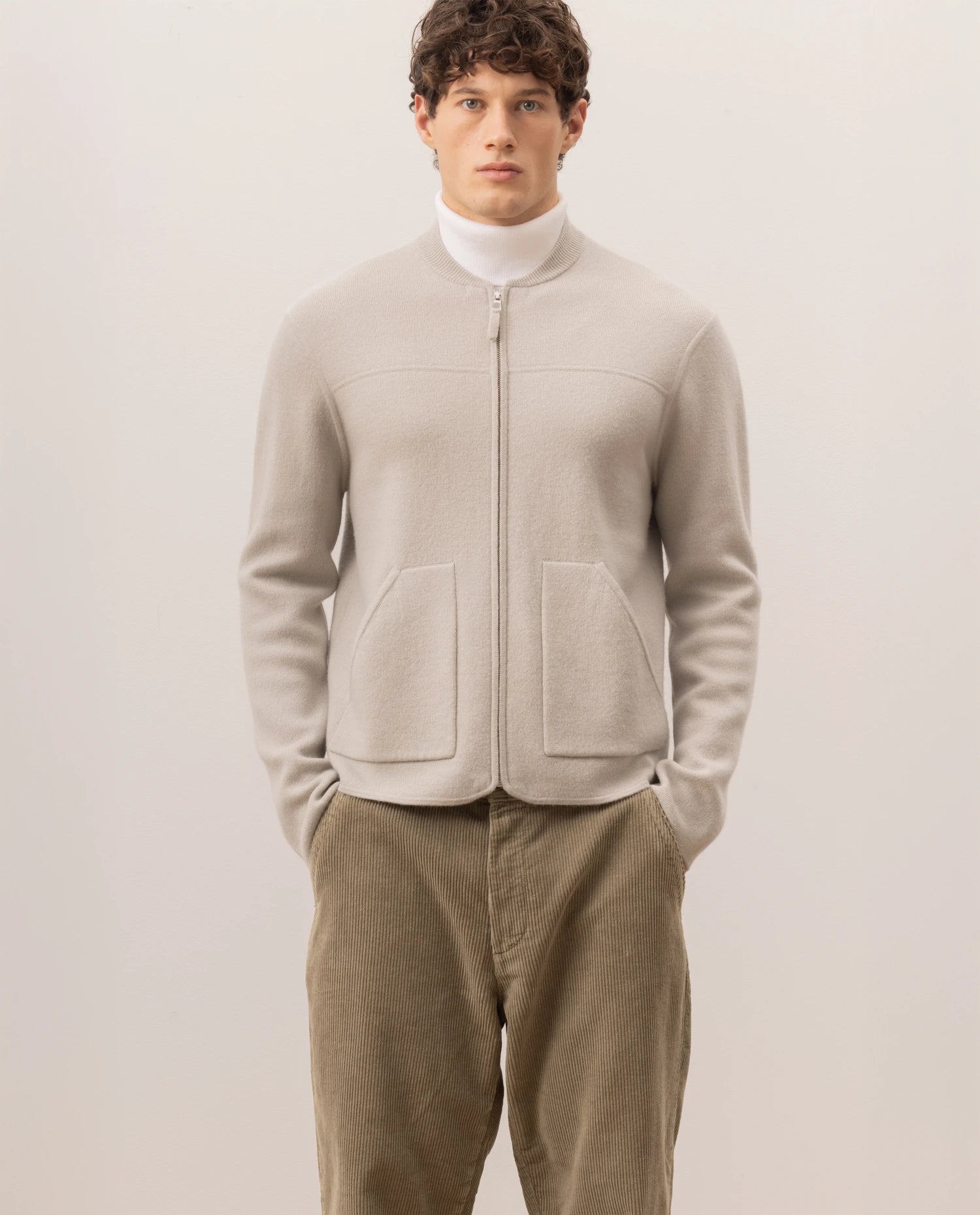 255-37611-82_20 - Allude - 0 30% Cashmere 70% Wolle Active Fall/Winter 2025/2026 Grau Herren Jacket lockerer Schnitt mittelschwerer Strick NEW SAPG::255-37611 Uni Jacquardmuster