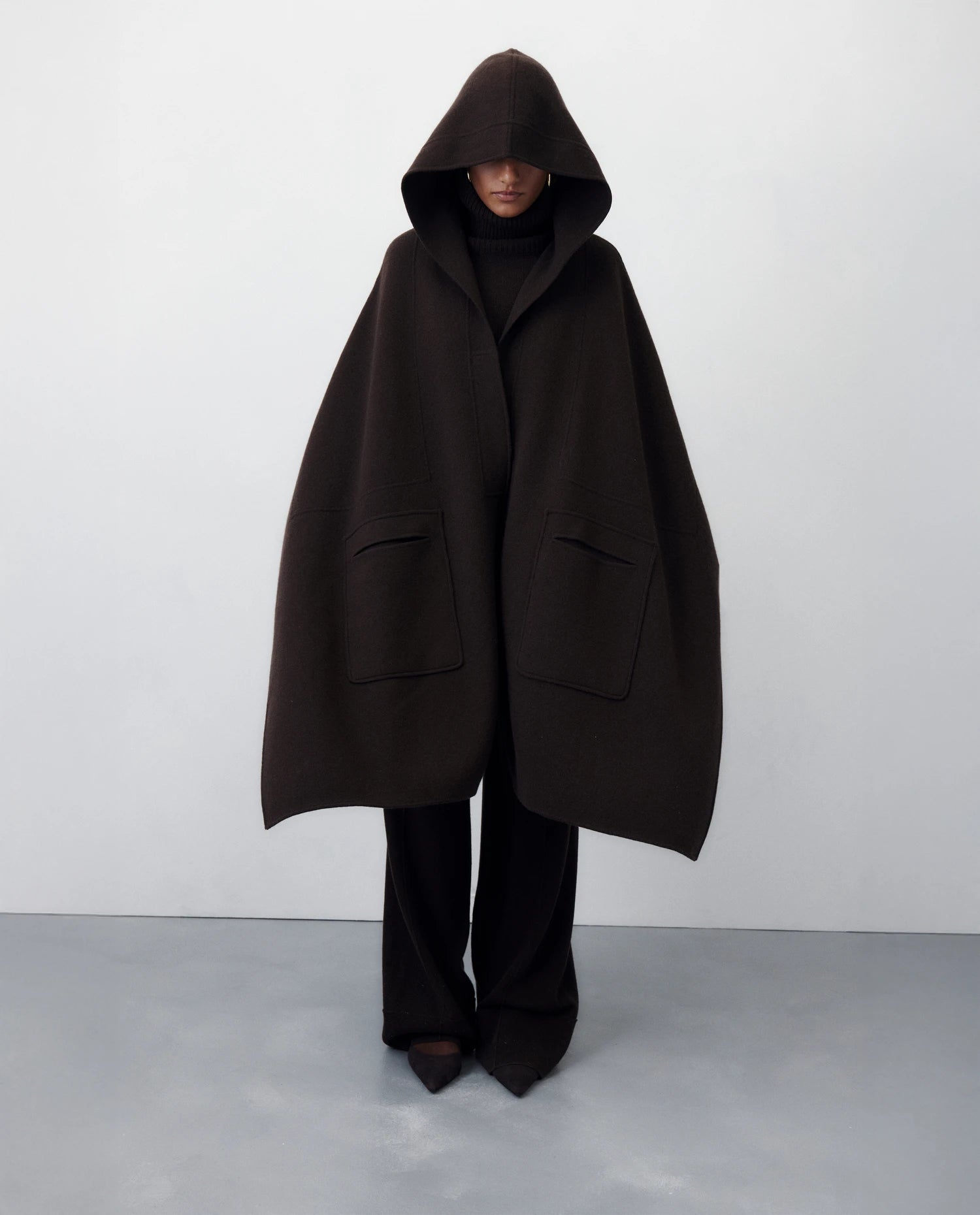 256-20600-49_3 - Allude - 30% Cashmere 70% Wolle Active Braun Cape Damen Holiday 2026 NEW SAPG::256-20600 Wolle