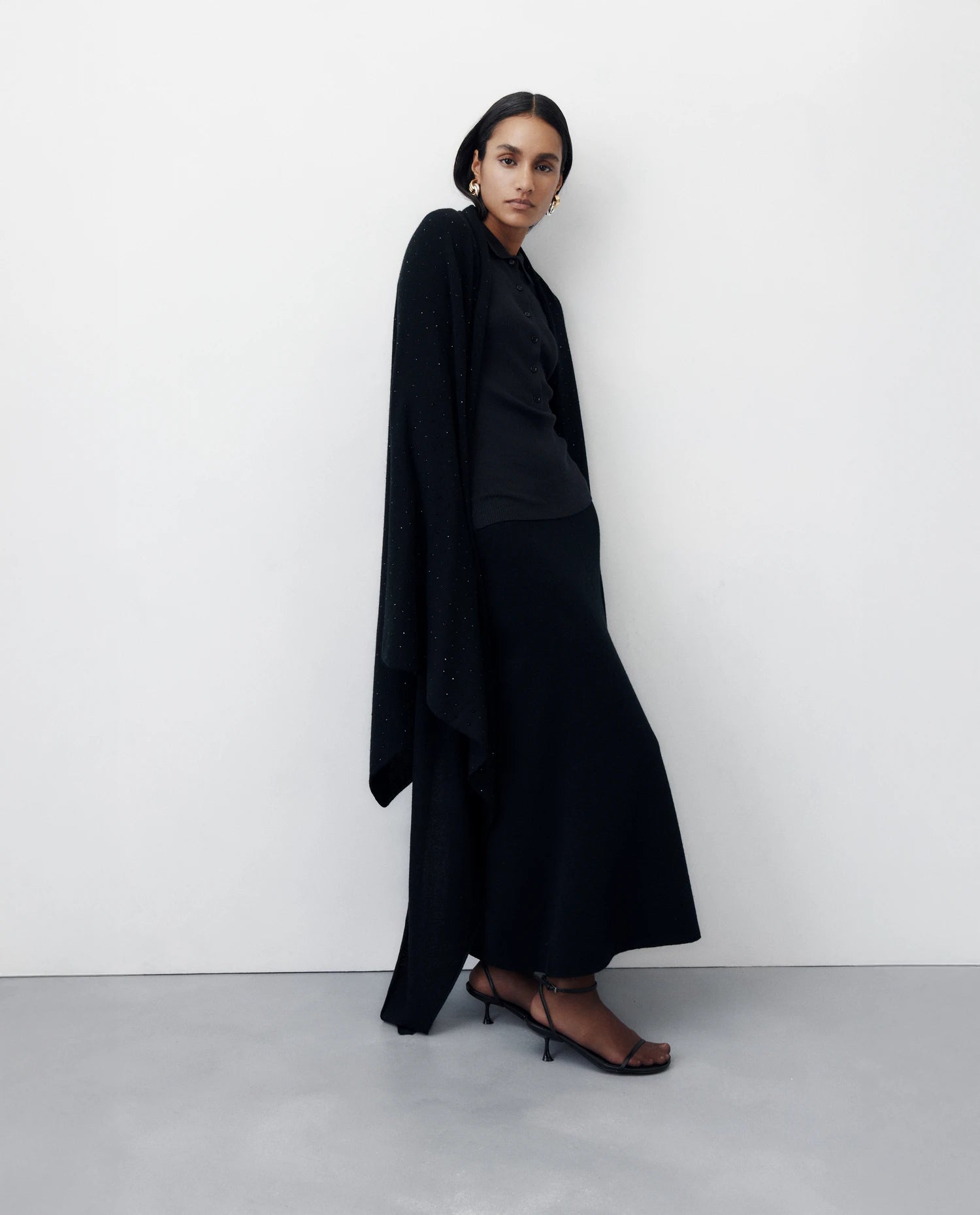 256-20624-90_3 - Allude - 30% Cashmere 70% Wolle Active Damen Holiday 2026 NEW SAPG::256-20624 Schal Schwarz Wolle