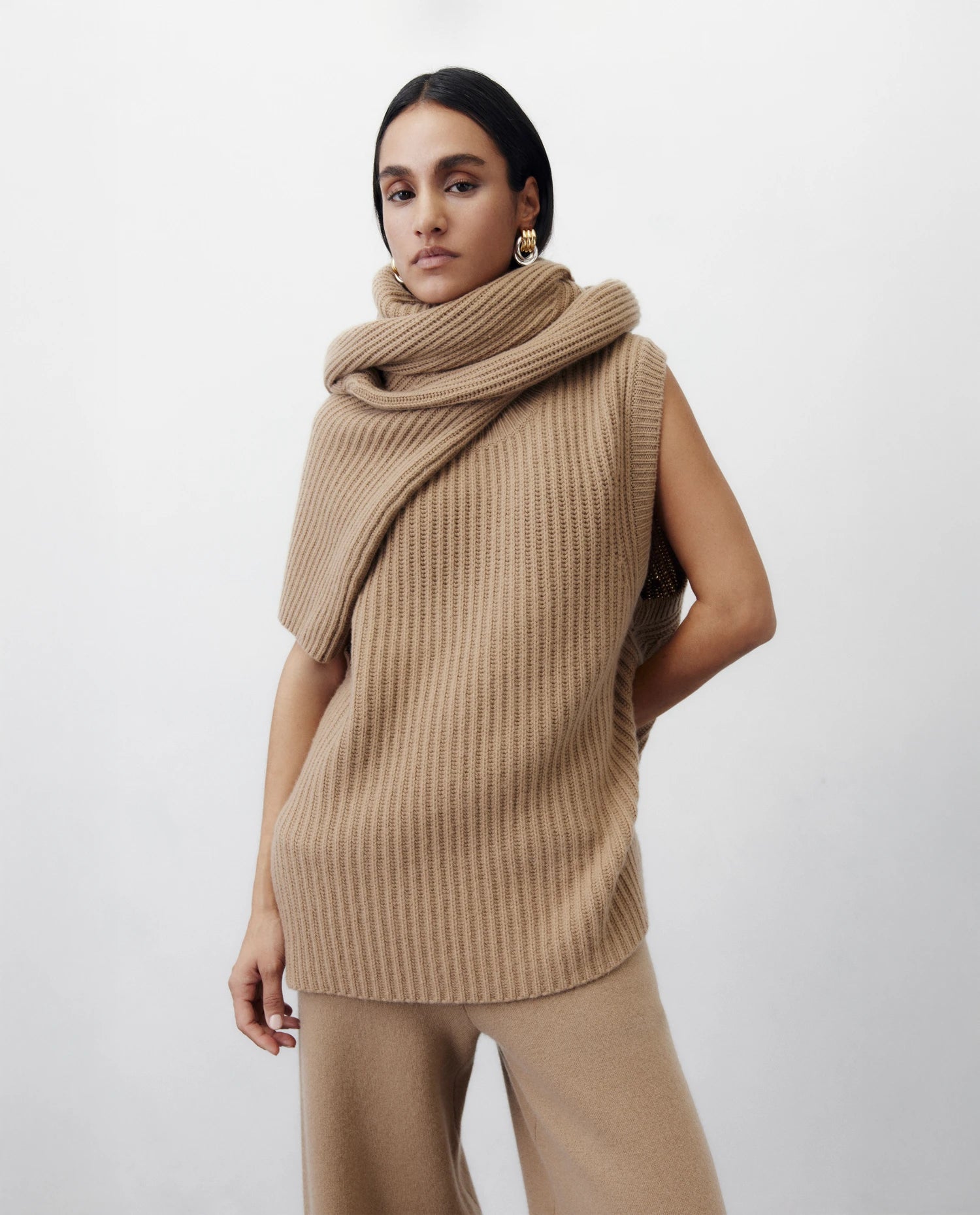 256-20650-43_1 - Allude - 30% Cashmere 70% Wolle Beige Damen Holiday 2026 Pullover SAPG::256-20650 V-Ausschnitt Wolle