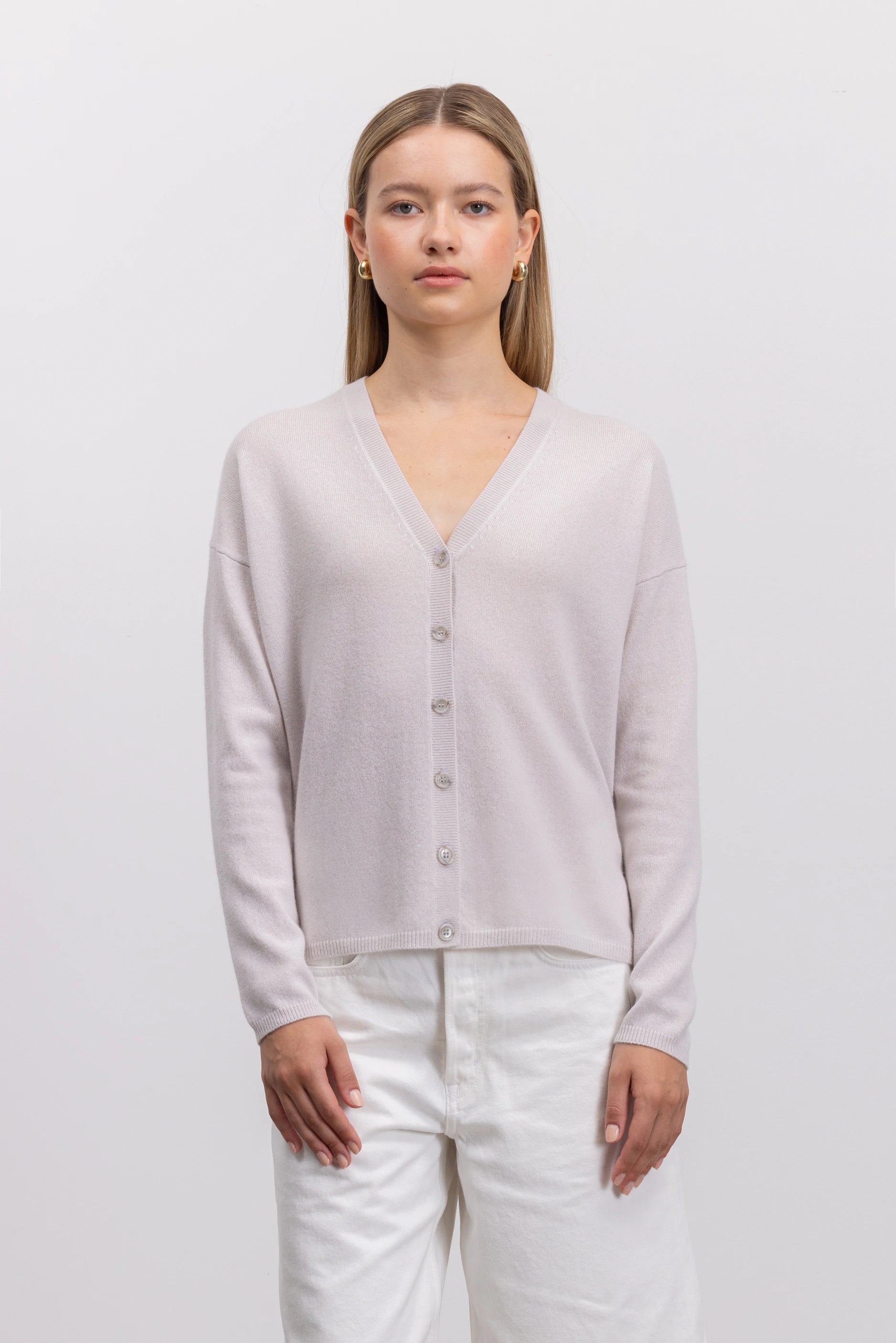 262-11112-80_6 - Allude - 100% Cashmere Cashmere Damen Grau Langarm SAPG::262-11112 Spring/Summer 2026 Strickjacke V-Ausschnitt