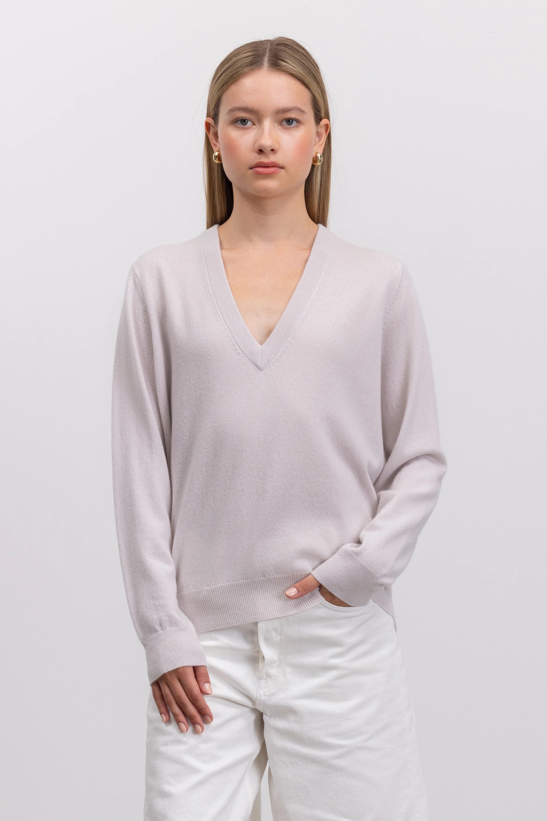 262-11191-80_6 - Allude - 100% Cashmere Active Cashmere Damen Grau Langarm Pullover SAPG::262-11191 Spring/Summer 2026 V-Ausschnitt