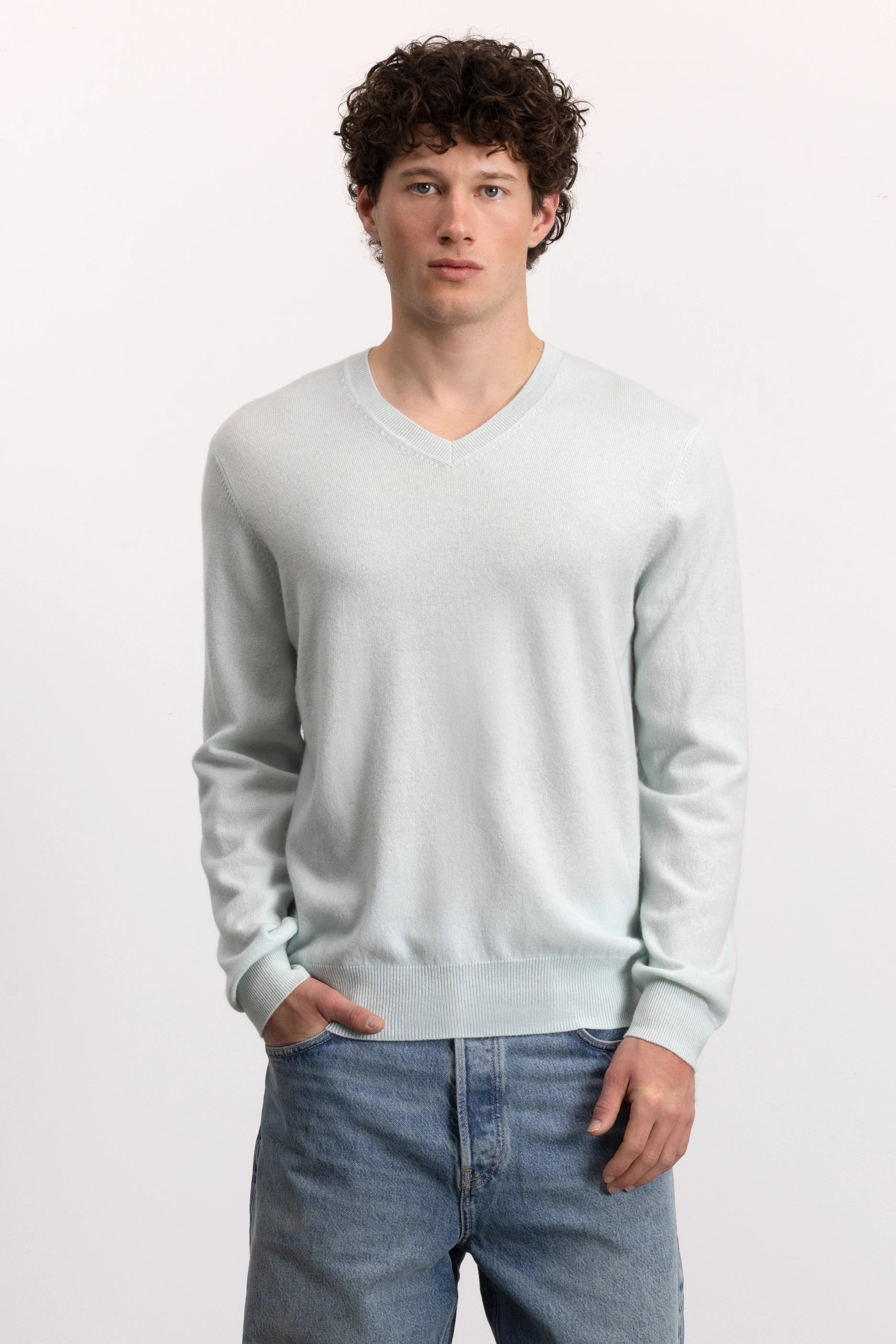 262-37020-30_6 - Allude - 30% Cashmere 70% Wolle Grün Herren Langarm Pullover SAPG::262-37020 Spring/Summer 2026 V-Ausschnitt Wolle