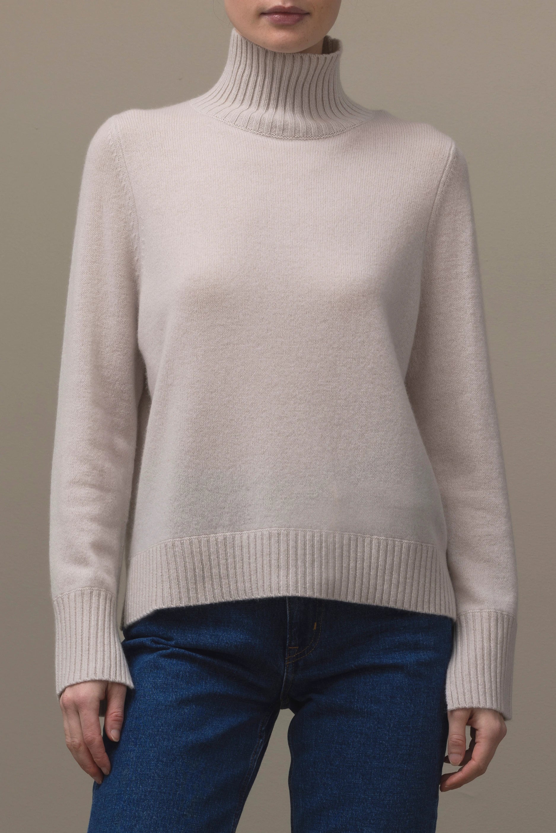 265-11173-43-S_2_167de3c1-9e9d-448b-bf73-3bcdeadd8386 - Allude - 100% Cashmere Active Beige Cashmere Damen Fall/Winter 2026/2027 Halbarm NEW Pullover SAPG::265-11173 Stehkragen