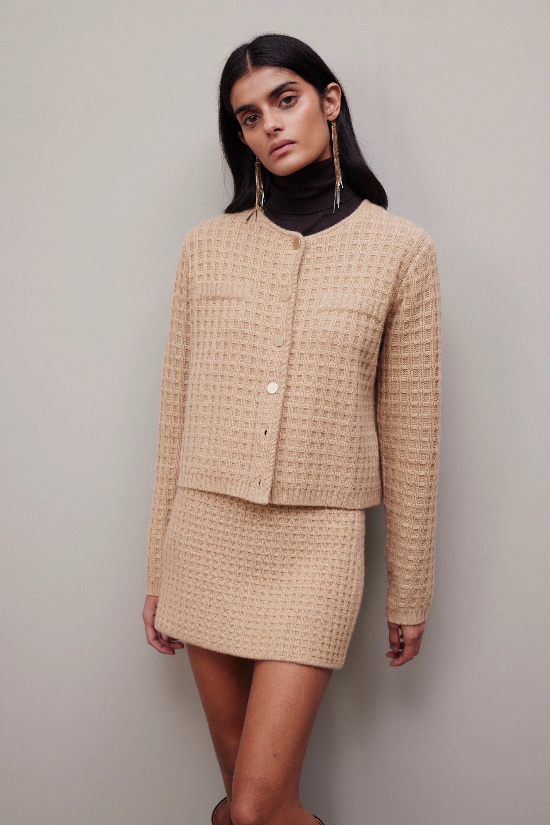 265-17113-45-S_9_76a47469-5da9-4dd1-b96f-6d4faaee9ed0 - Allude - 30% Cashmere 70% Wolle Active Beige Damen Fall/Winter 2026/2027 Langarm NEW Rundhals SAPG::265-17113 Strickjacke Wolle