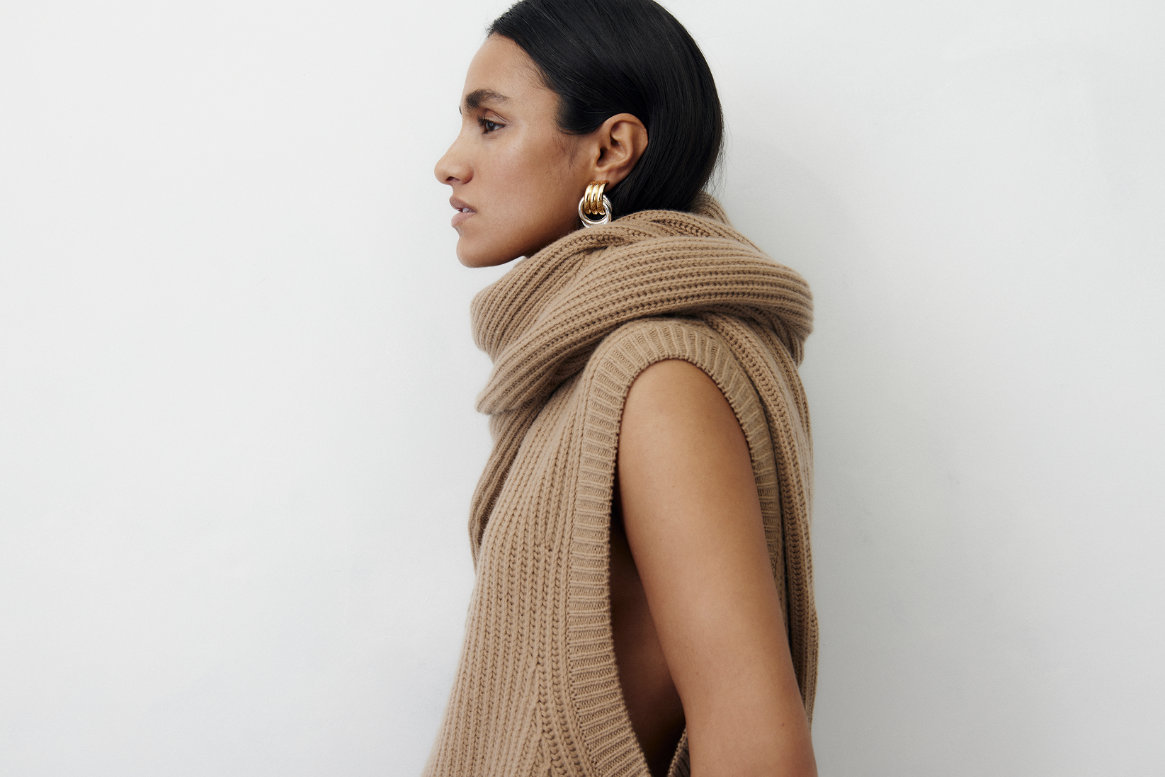 The Art of Cashmere – Skulpturale Silhouetten neu gedacht