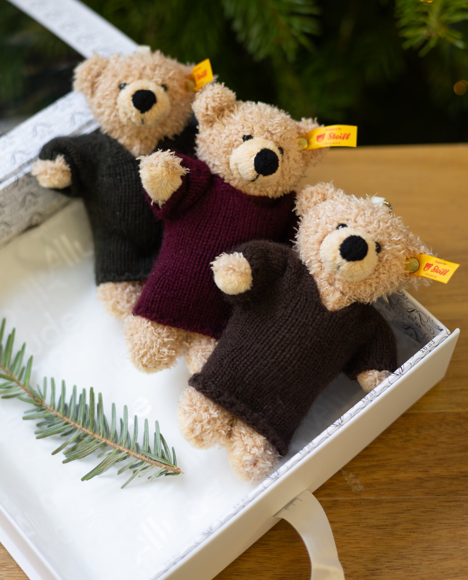 10-00040-1_d66de2b4-d7d1-42ff-9842-8eeab6997cce - Allude München - 100% Cashmere accessories Active Charm Bag Hanger NEW