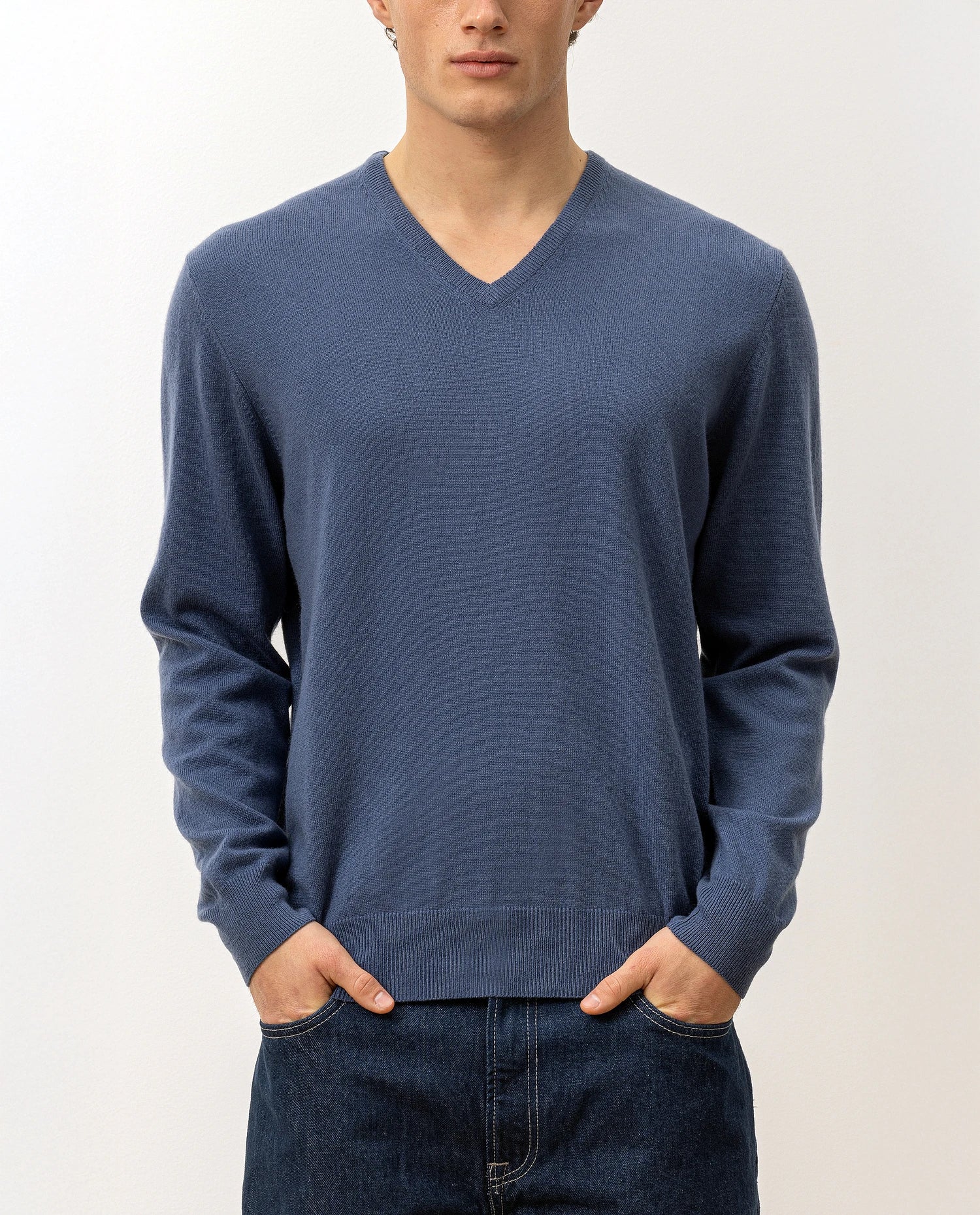 100-30020-15_4 - Allude - 100% Cashmere Blau Cashmere Feinstrick Flachstrick Herren Langarm NOS Pullover SAPG::101-30020 V-Ausschnitt