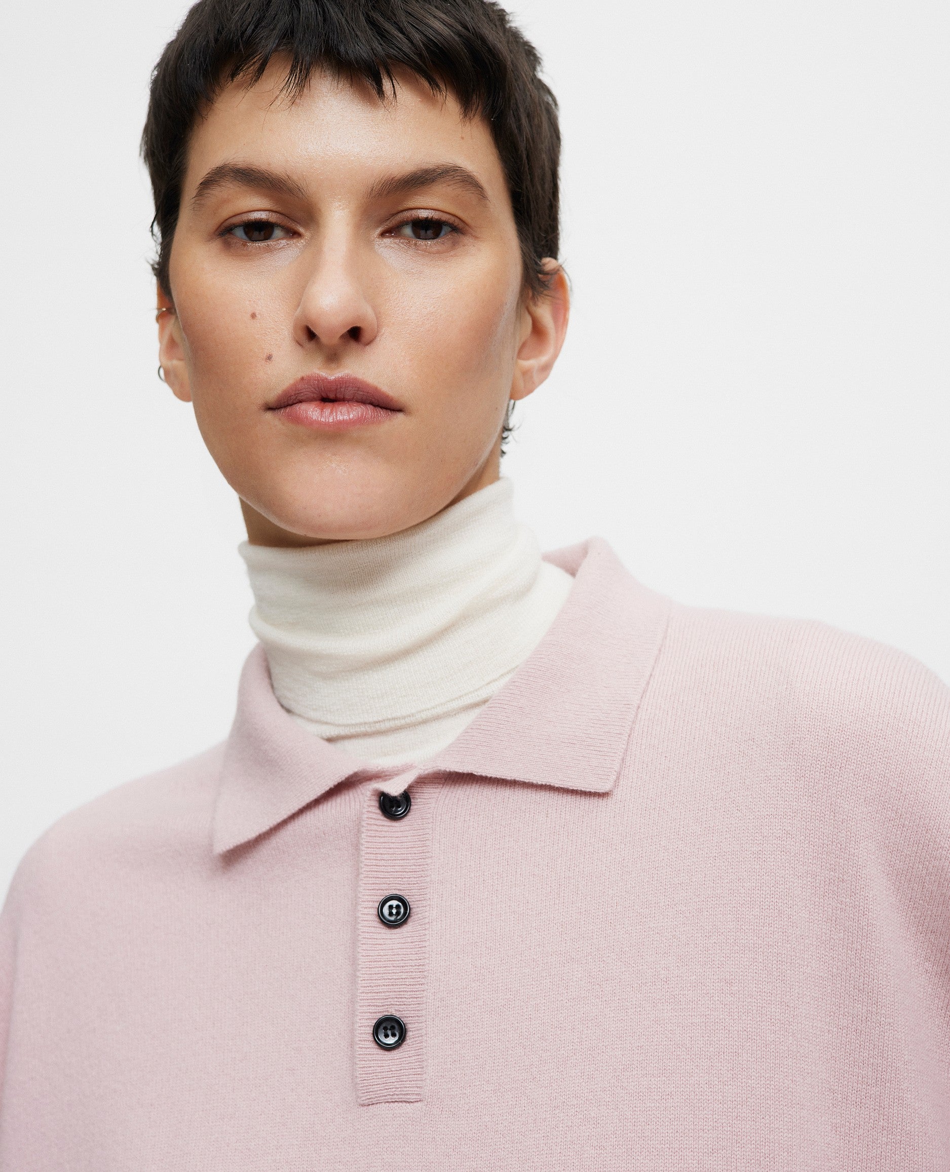 246-27011-61-27022-14-06-13193 - Allude - All Winter 2024/2025 Damen Flachstrick Langarm mittelschwerer Strick Polo Pullover Rose SAPG::246-27011 Woll-Mischung