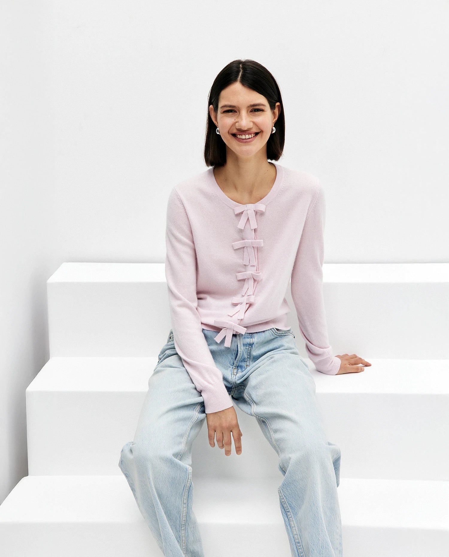 252-11180-60_10 - Allude - 100% Cashmere Cashmere Damen Feinstrick Gerade Passform Langarm Rose Rundhals SAPG::252-11180 Spring/Summer 2025 Strickjacke