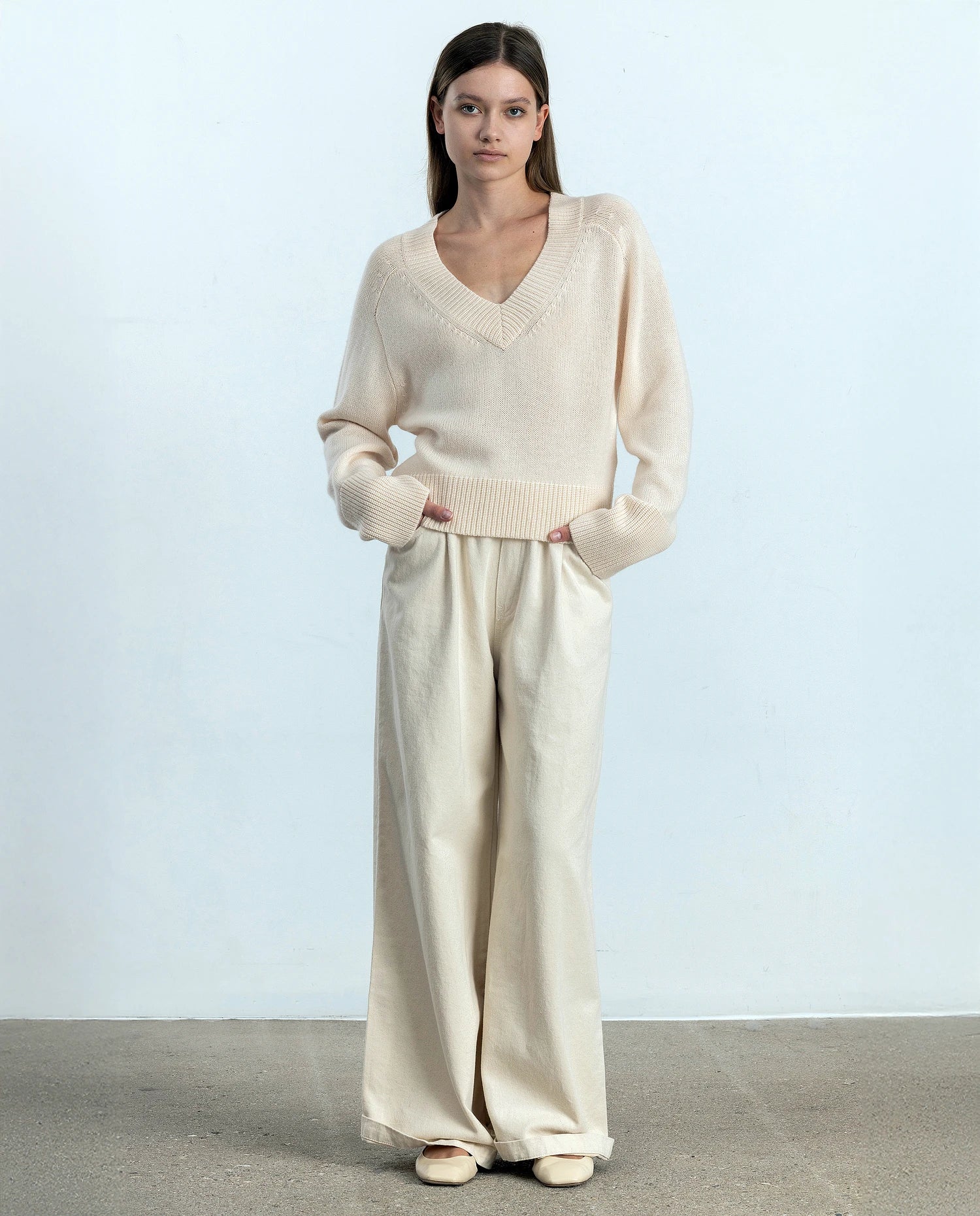 252-17033-41_2 - Allude - 30% Cashmere 70% Wolle Creme Damen Grobstrick Kastiger Schnitt Langarm Pullover SAPG::252-17033 Spring/Summer 2025 V-Ausschnitt Woll-Mischung