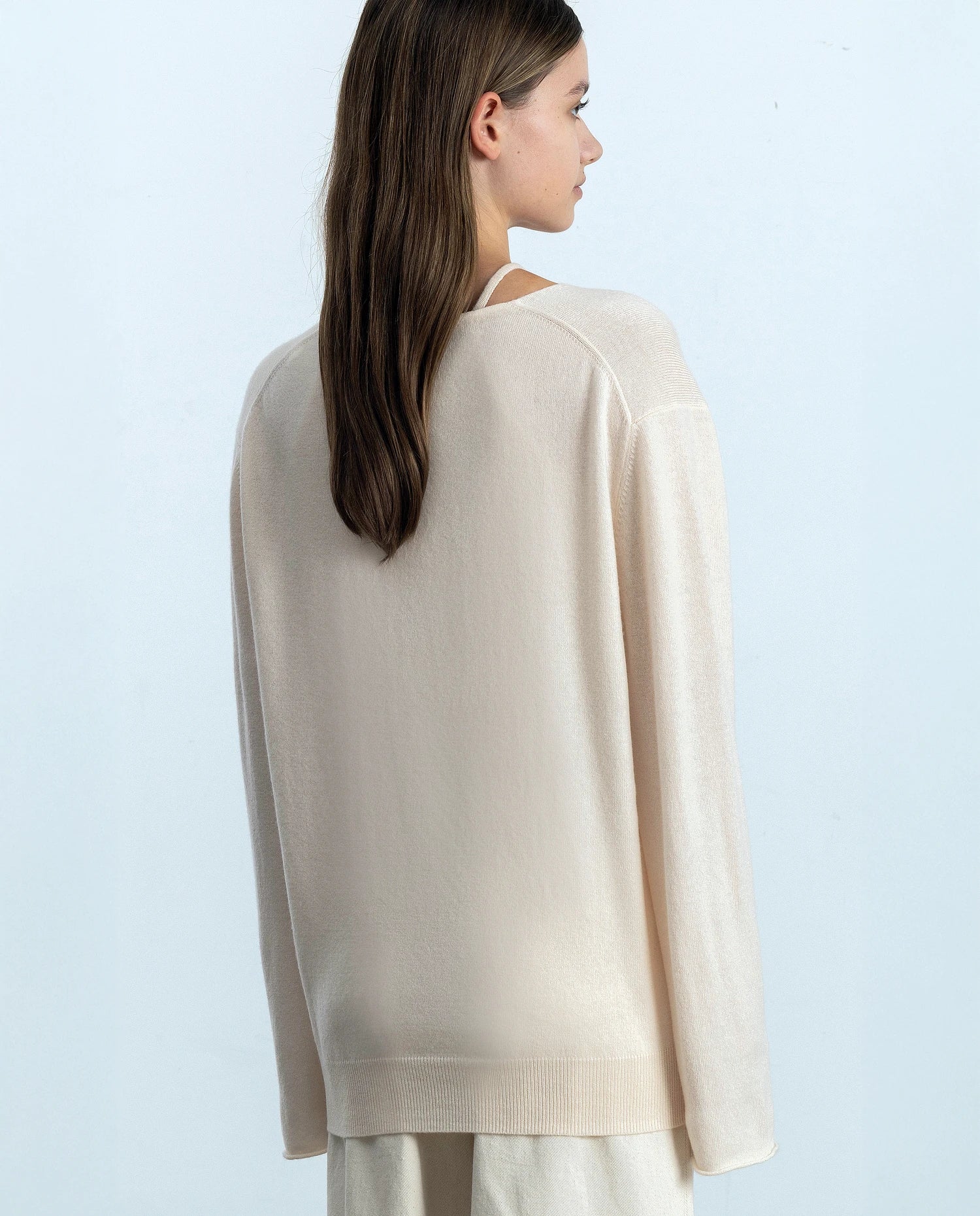 252-17071-41_21 - Allude - 30% Cashmere 70% Wolle Creme Damen Feinstrick Langarm Lockerer Schnitt Pullover SAPG::252-17071 Spring/Summer 2025 V-Ausschnitt Woll-Mischung