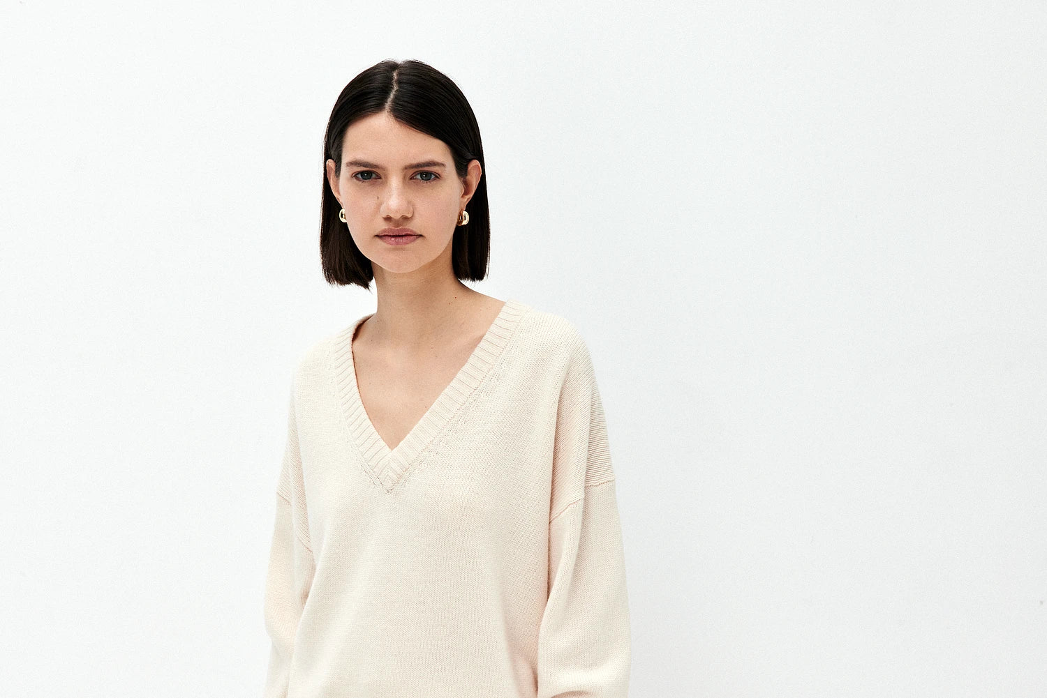 252-17646-41_10 - Allude - 30% Cashmere 70% Wolle Creme Damen Grobstrick Langarm Lockerer Schnitt Pullover SAPG::252-17646 Spring/Summer 2025 V-Ausschnitt Woll-Mischung