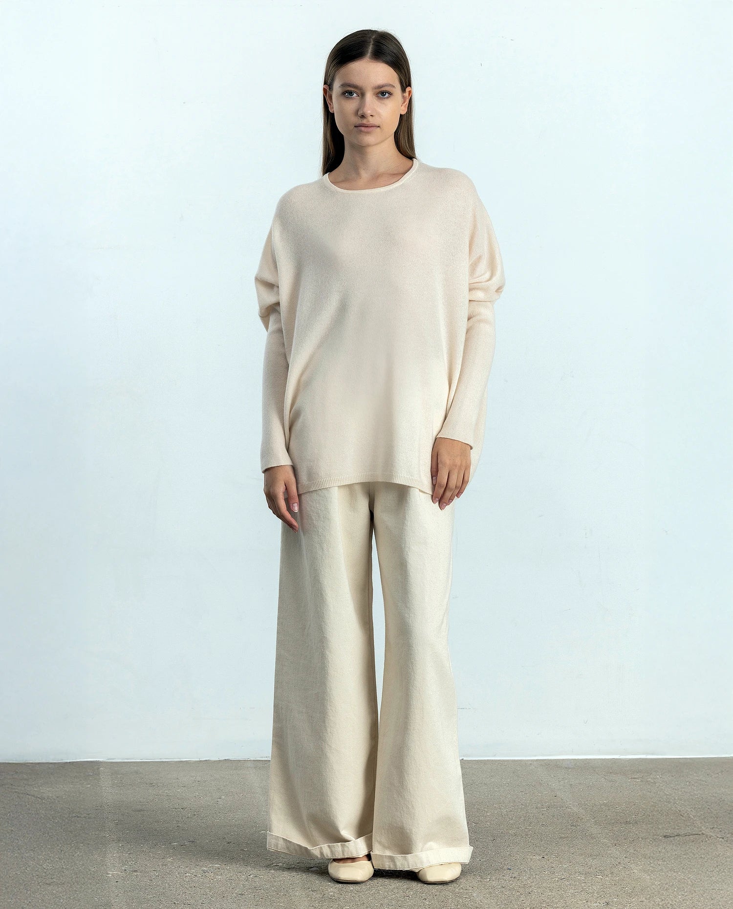 252-17662-41_2 - Allude - 30% Cashmere 70% Wolle Bootshalsausschnitt Creme Damen Feinstrick Langarm Lockerer Schnitt Pullover SAPG::252-17662 Spring/Summer 2025 Woll-Mischung