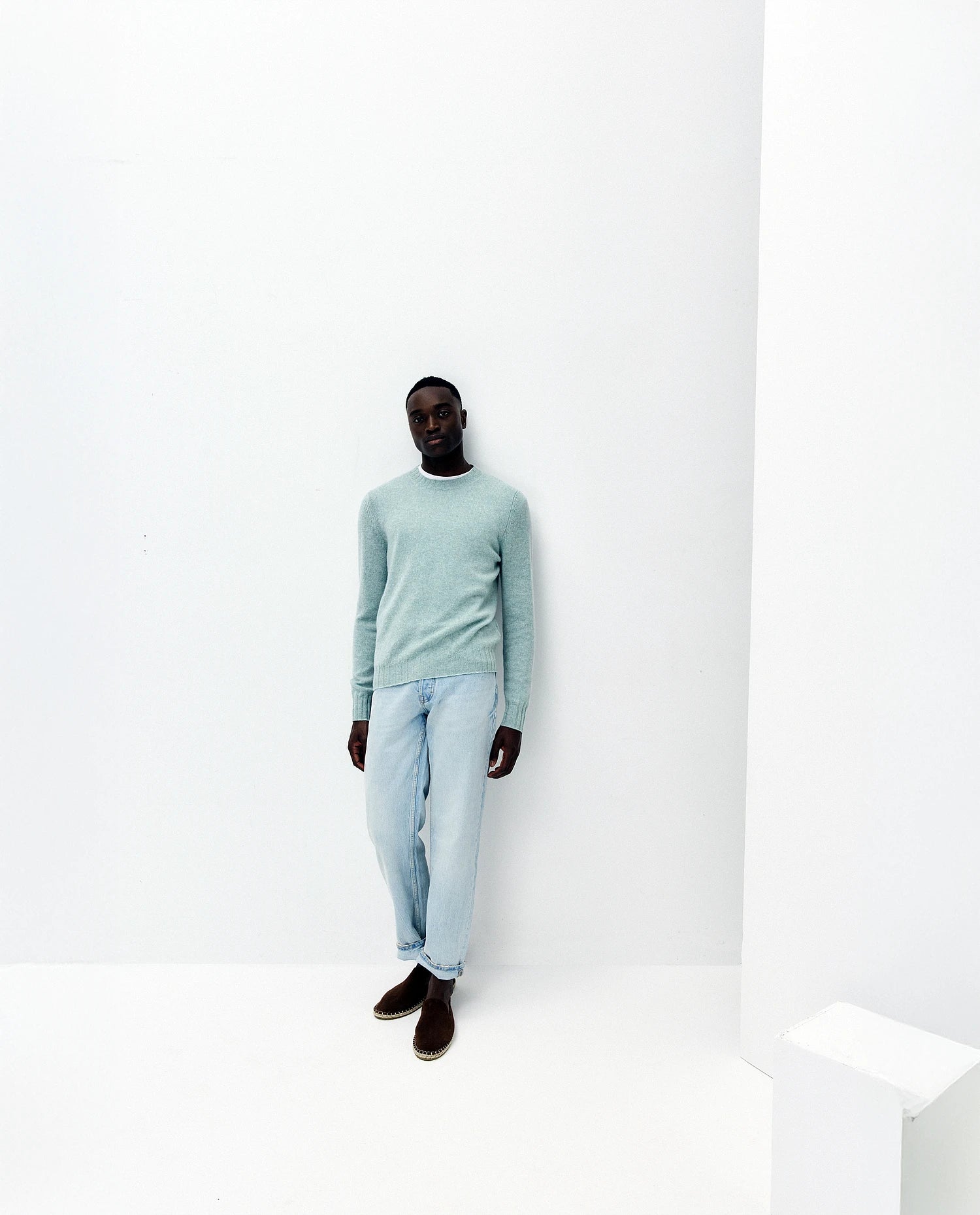 252-30030-8132_1 - Allude - 100% Cashmere Active Allude x Eisbach Cashmere Gerade Passform Grau Herren Langarm mittelschwerer Strick NEW Pullover Rundhals SAPG::252-30030 Spring/Summer 2025
