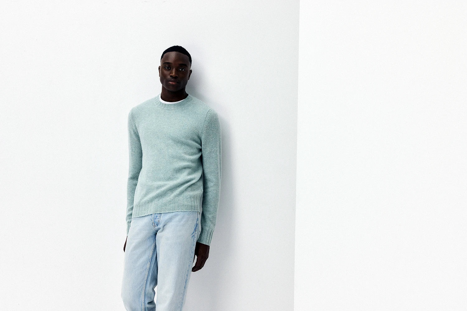 252-30030-8132_10 - Allude - 100% Cashmere Active Allude x Eisbach Cashmere Gerade Passform Grau Herren Langarm mittelschwerer Strick NEW Pullover Rundhals SAPG::252-30030 Spring/Summer 2025