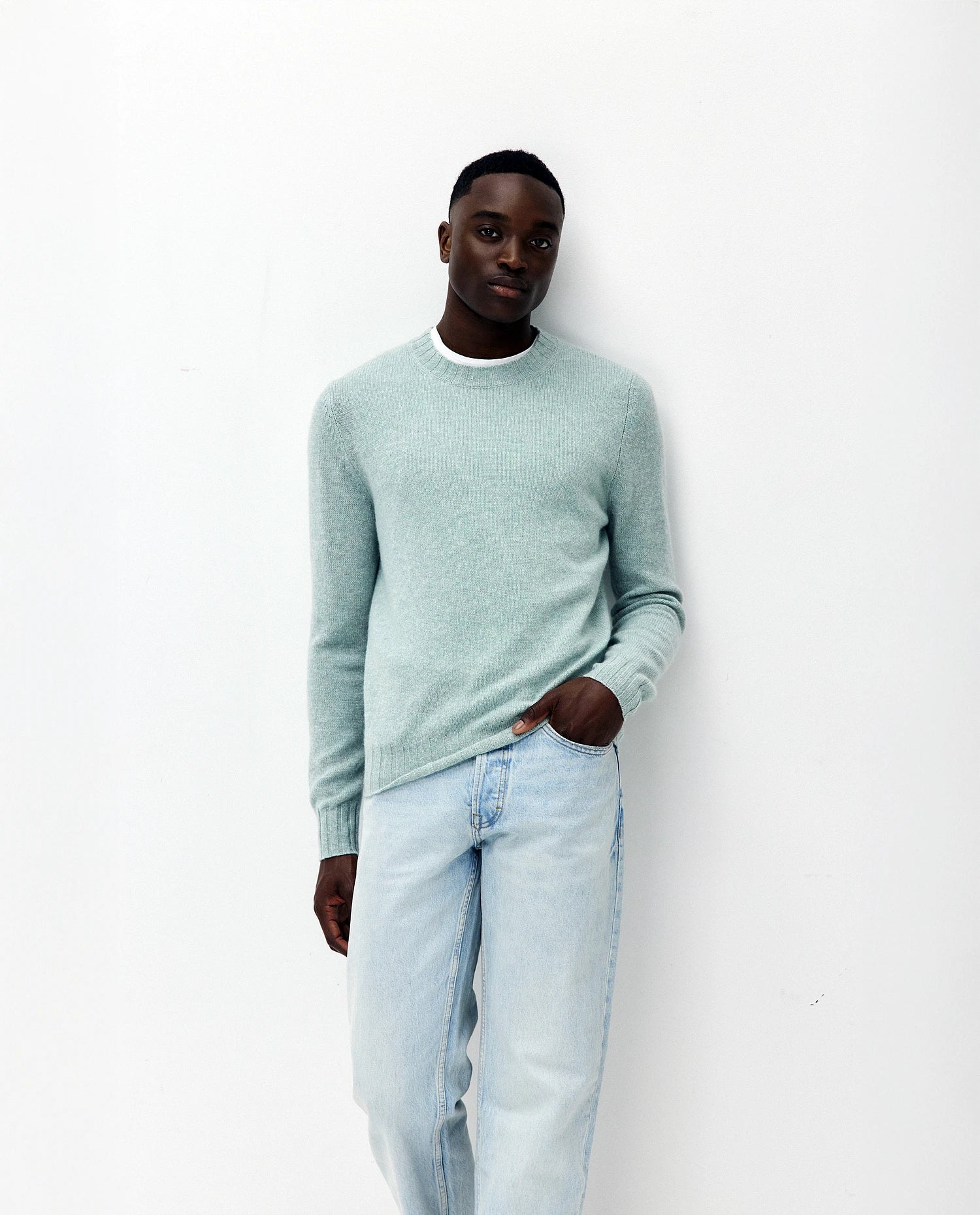 252-30030-8132_11 - Allude - 100% Cashmere Active Allude x Eisbach Cashmere Gerade Passform Grau Herren Langarm mittelschwerer Strick NEW Pullover Rundhals SAPG::252-30030 Spring/Summer 2025