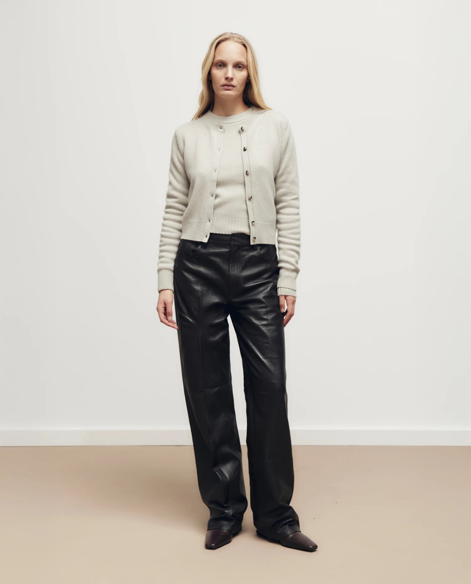 255-11204-82_1 - Allude - 100% Cashmere Active Damen Fall/Winter 2025/2026 Flachstrick Gerade Passform Grau mittelschwerer Strick NEW Pullover Rundhals SAPG::255-11204