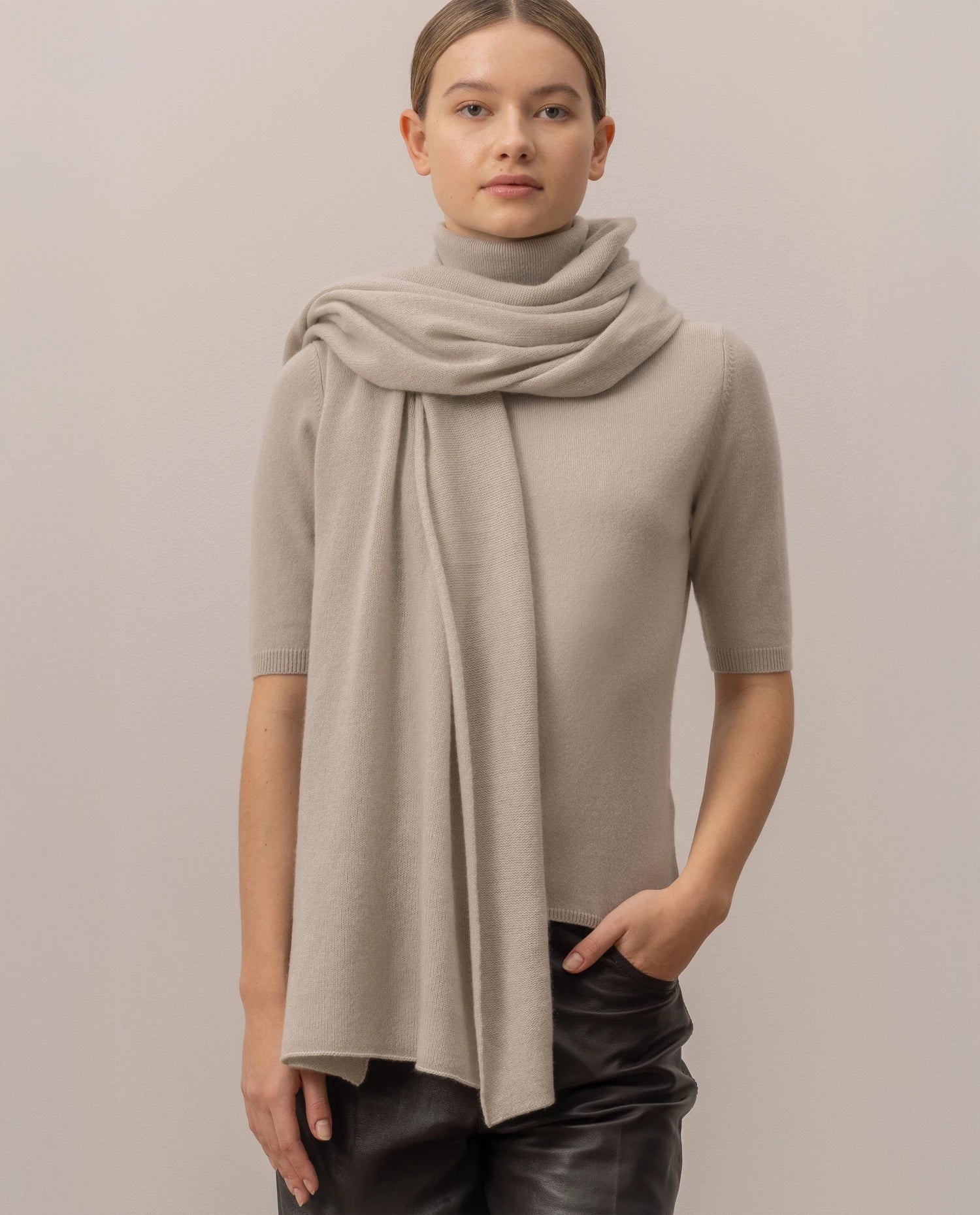 255-11241-82_2 - Allude - 0 100% Cashmere Active Damen Fall/Winter 2025/2026 Feinstrick Flachstrick Grau NEW SAPG::255-11241 Schal