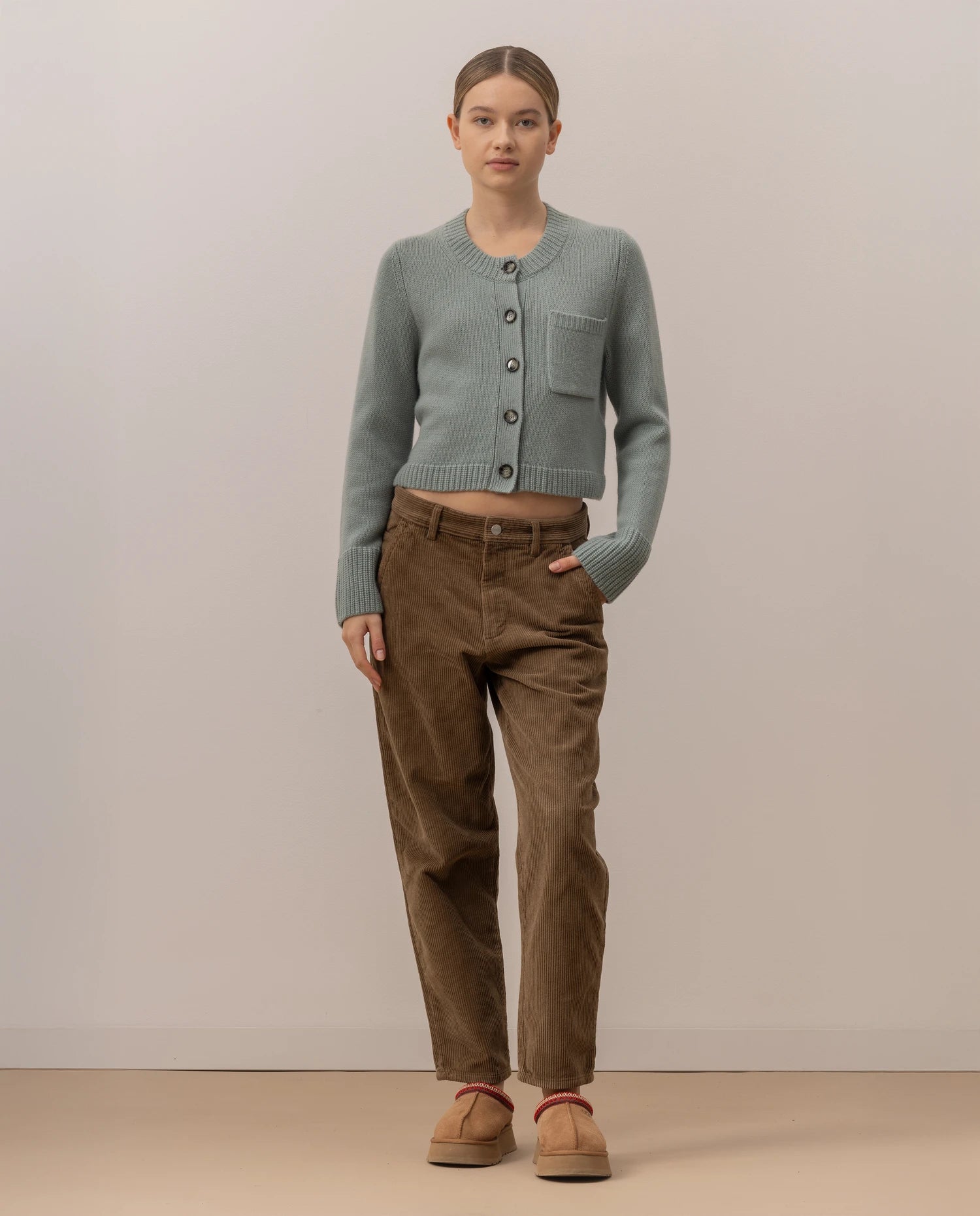255-17001-31_2 - Allude - 30% Cashmere 70% Wolle Active Damen Fall/Winter 2025/2026 Flachstrick Grobstrick Grün Kastiger Schnitt NEW Rundhals SAPG::255-17001 Strickjacke