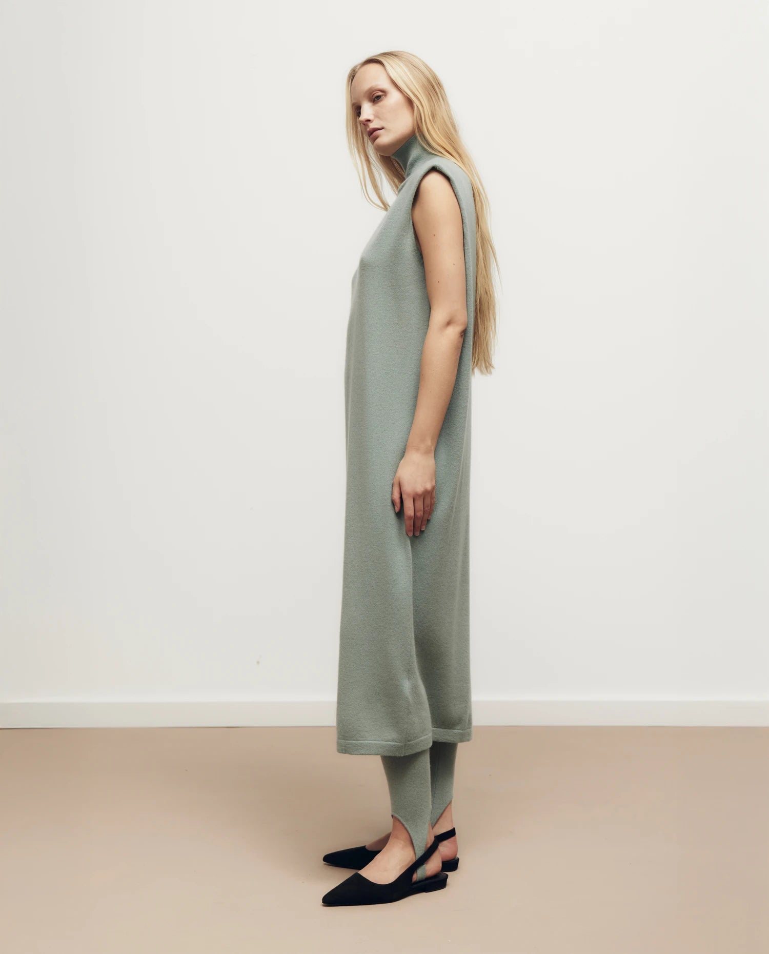 255-17052-31_1 - Allude - 30% Cashmere 70% Wolle Active Damen Fall/Winter 2025/2026 Feinstrick Flachstrick Grün Kleid Lockerer Schnitt NEW SAPG::255-17052 Stehkragen