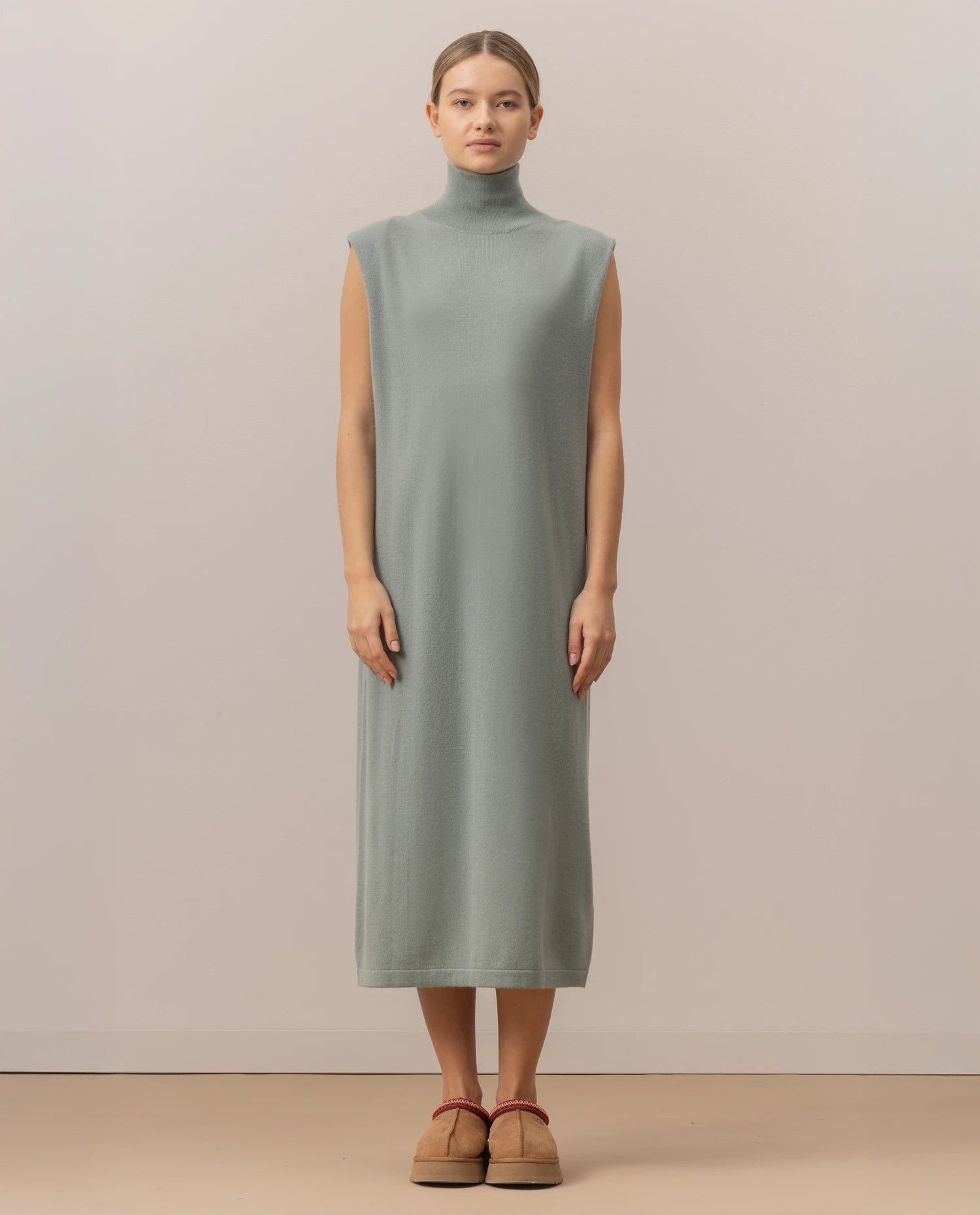 255-17052-31_2 - Allude - 30% Cashmere 70% Wolle Active Damen Fall/Winter 2025/2026 Feinstrick Flachstrick Grün Kleid Lockerer Schnitt NEW SAPG::255-17052 Stehkragen