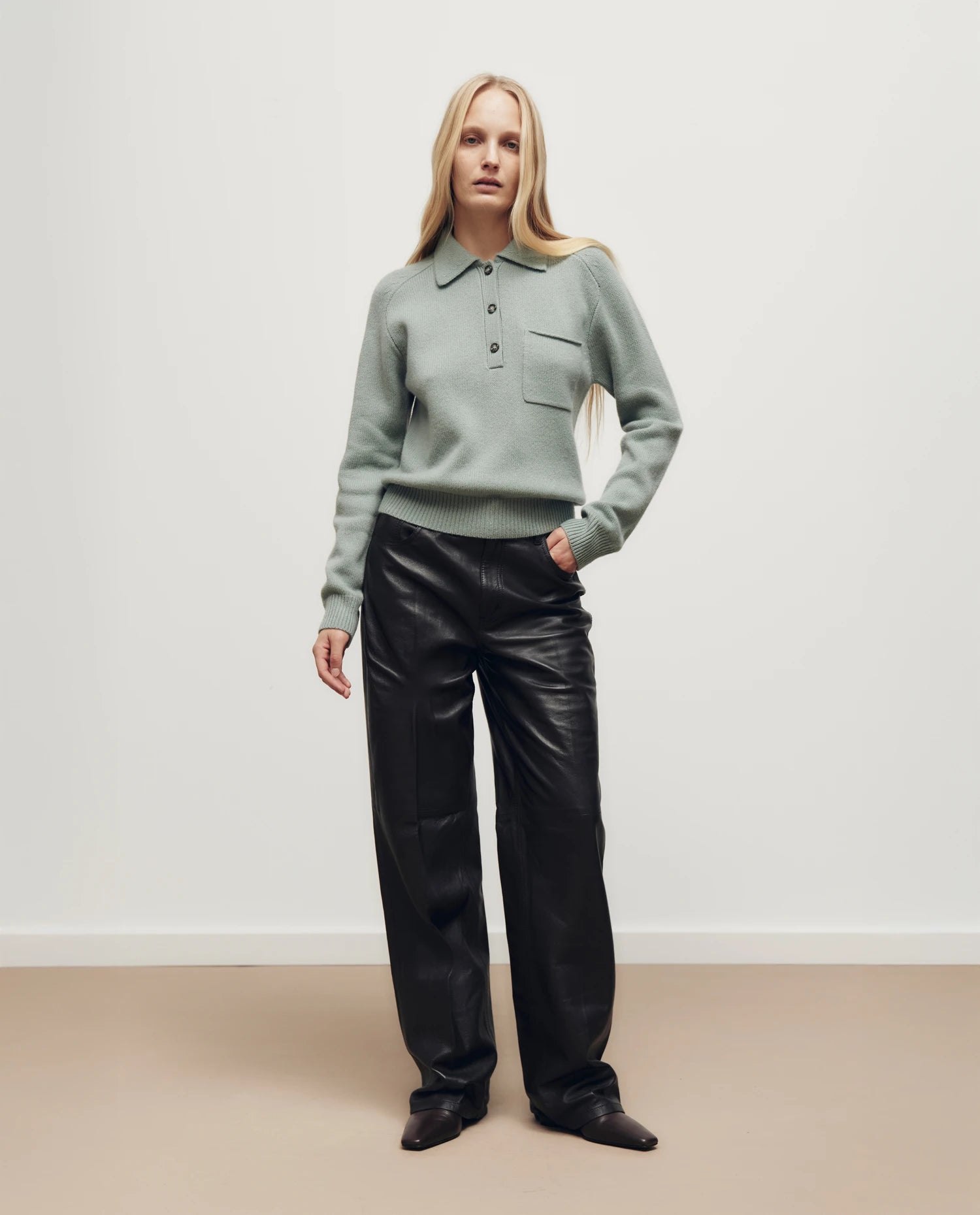 255-17073-31_1 - Allude - 30% Cashmere 70% Wolle Active Damen Fall/Winter 2025/2026 Flachstrick Gerade Passform Grobstrick Grün NEW Polo Pullover SAPG::255-17073