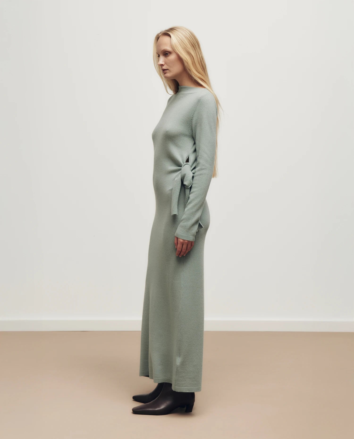 255-17094-31_1 - Allude - 30% Cashmere 70% Wolle Active Damen Enger Schnitt Fall/Winter 2025/2026 Feinstrick Flachstrick Grün Kleid NEW Rundhals SAPG::255-17094