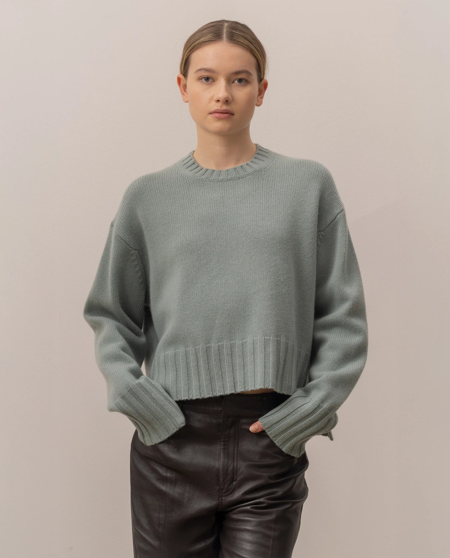 255-17102-31_2 - Allude - 30% Cashmere 70% Wolle Active Damen Fall/Winter 2025/2026 Flachstrick Grobstrick Grün Lockerer Schnitt NEW Pullover Rundhals SAPG::255-17102