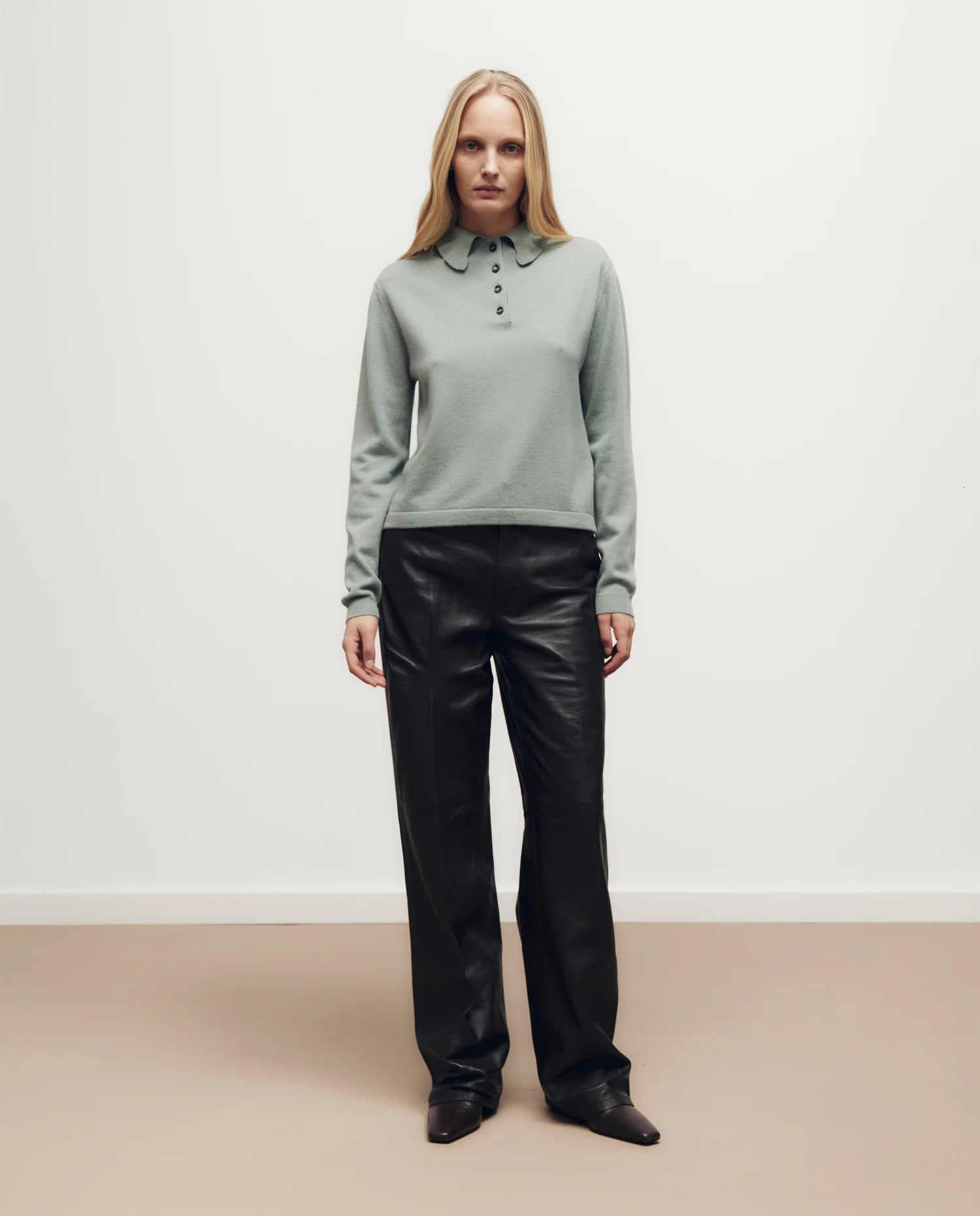 255-17124-31_1 - Allude - 30% Cashmere 70% Wolle Active Damen Fall/Winter 2025/2026 Feinstrick Flachstrick Gerade Passform Grün NEW Polo Pullover SAPG::255-17124