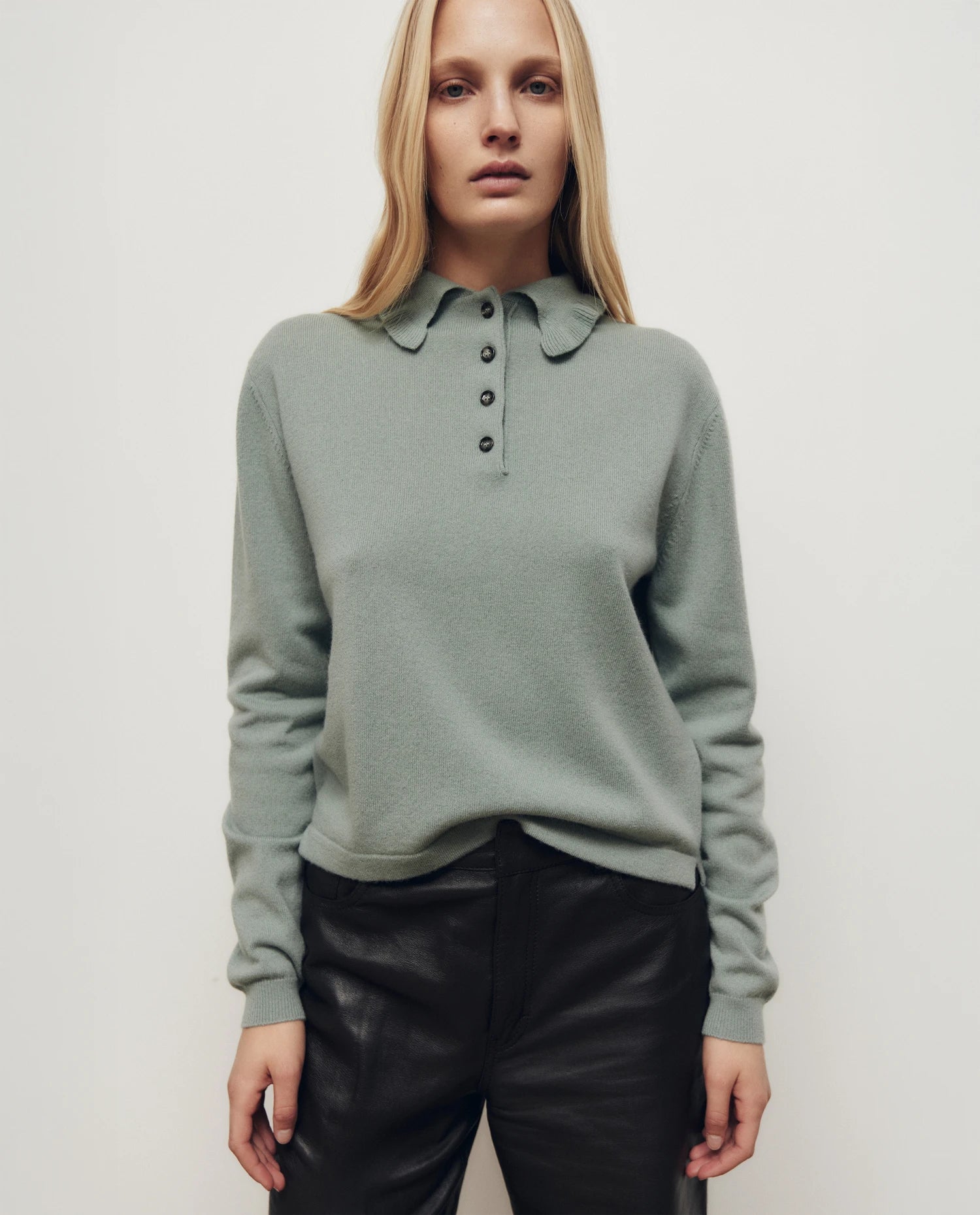 255-17124-31_10 - Allude - 30% Cashmere 70% Wolle Active Damen Fall/Winter 2025/2026 Feinstrick Flachstrick Gerade Passform Grün NEW Polo Pullover SAPG::255-17124