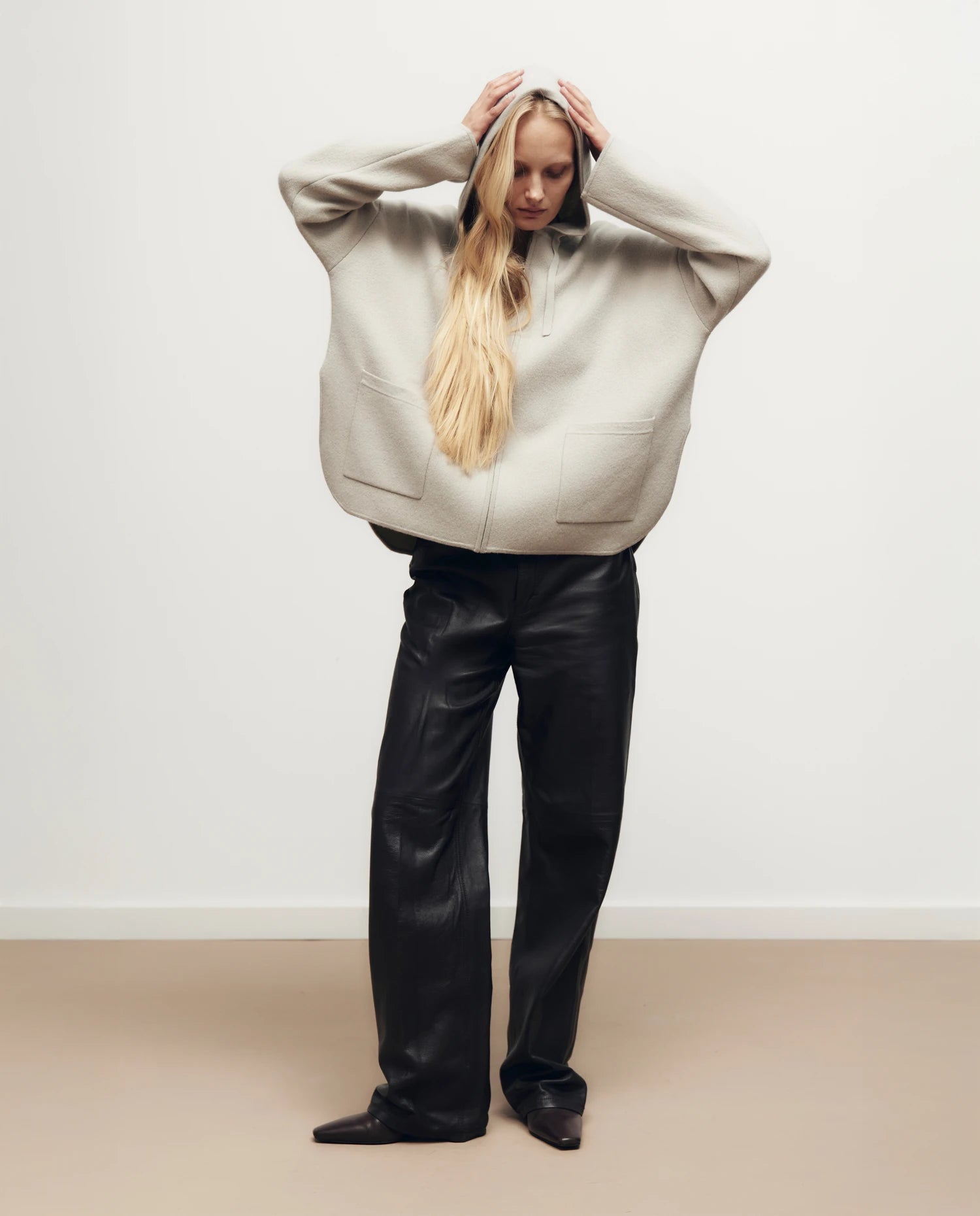 255-17607-82_1 - Allude - 0 30% Cashmere 70% Wolle Active Damen Fall/Winter 2025/2026 Grau Jacket Lockerer Schnitt mittelschwerer Strick NEW SAPG::255-17607 Uni Jacquardmuster