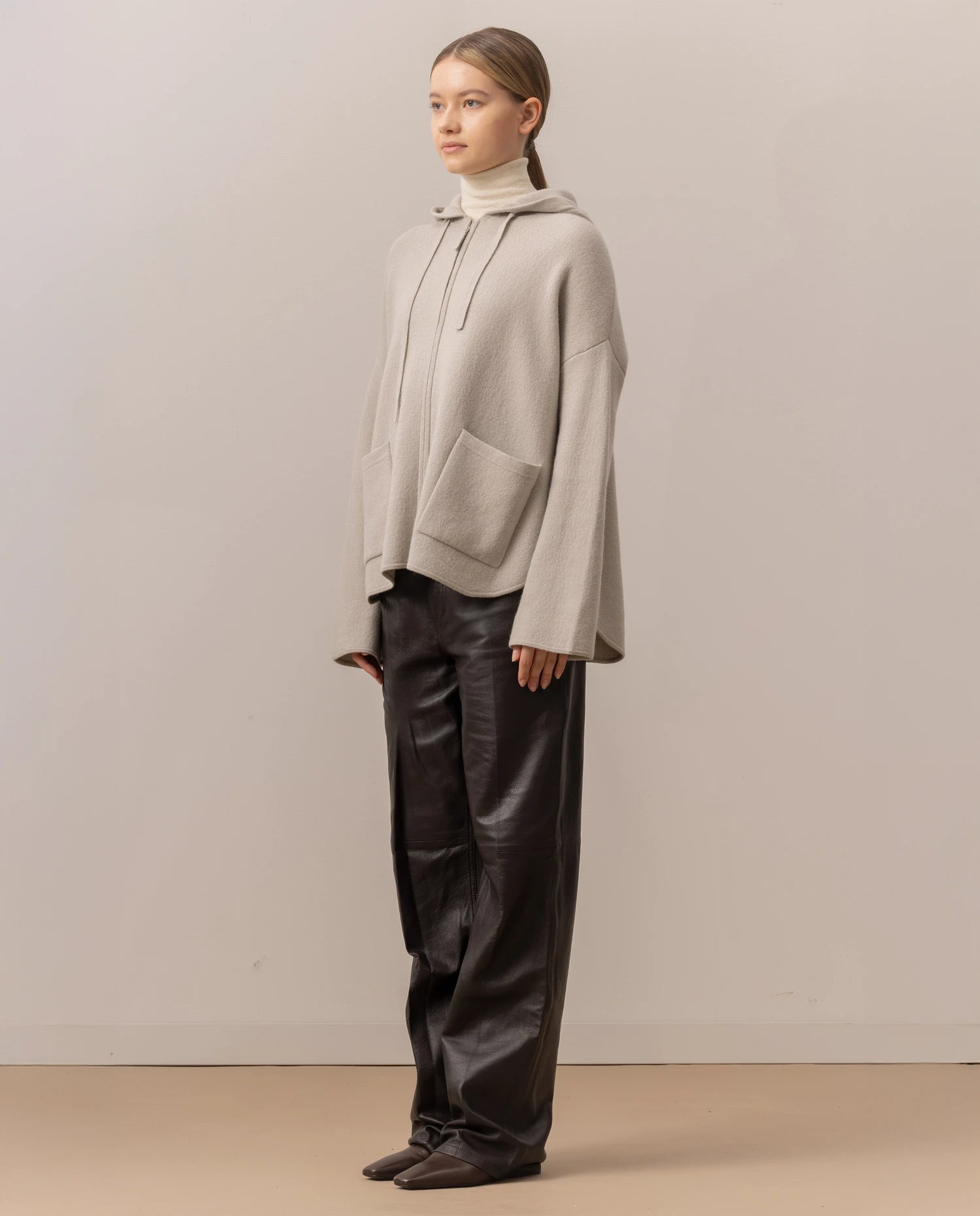 255-17607-82_2 - Allude - 0 30% Cashmere 70% Wolle Active Damen Fall/Winter 2025/2026 Grau Jacket Lockerer Schnitt mittelschwerer Strick NEW SAPG::255-17607 Uni Jacquardmuster