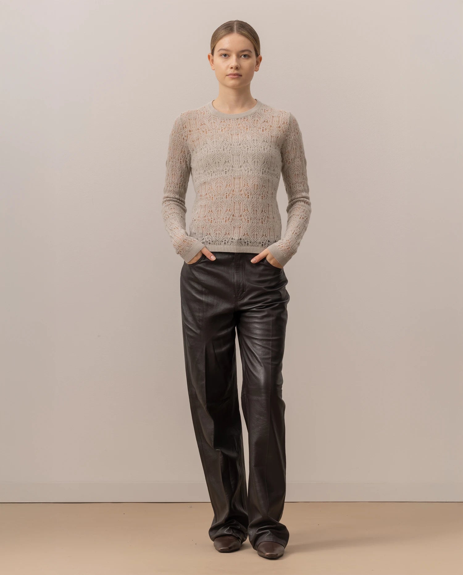 255-17661-82_2 - Allude - 30% Cashmere 70% Wolle Active Ajour-Strick Damen Enger Schnitt Fall/Winter 2025/2026 Feinstrick Grau NEW Pullover Rundhals SAPG::255-17661