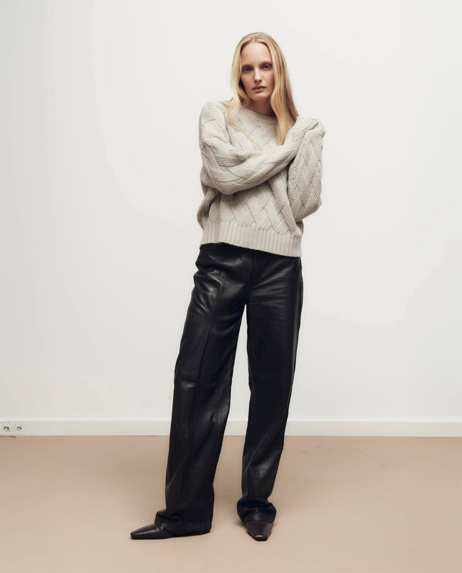 255-17691-82_10 - Allude - 30% Cashmere 70% Wolle Active Damen Fall/Winter 2025/2026 Grau Grobstrick Lockerer Schnitt NEW Pullover Rauten-Strickmuster Rundhals SAPG::255-17691