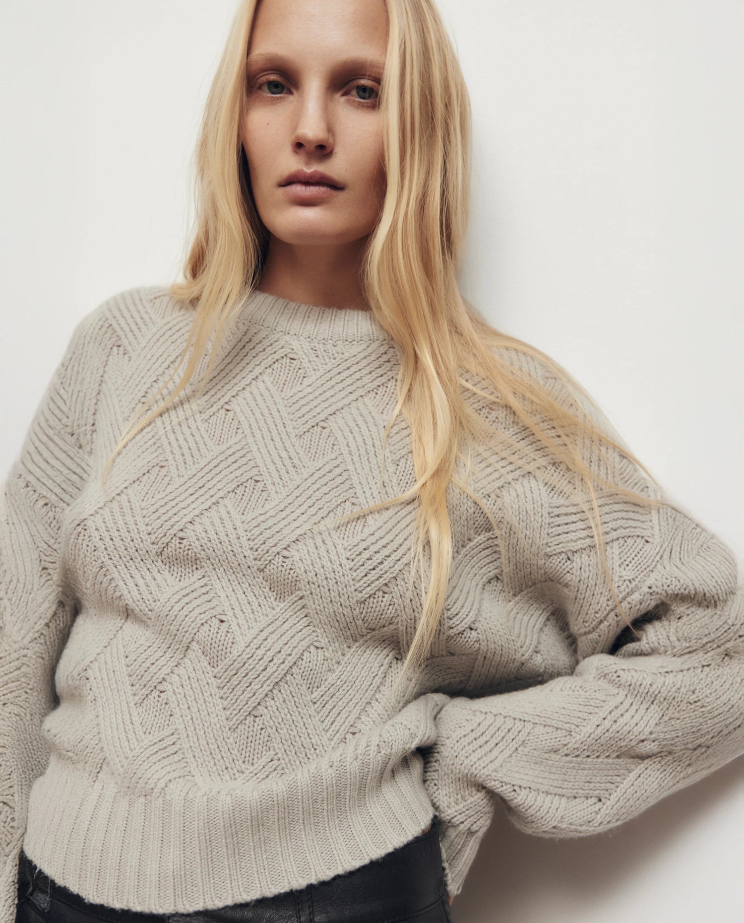 255-17691-82_11 - Allude - 30% Cashmere 70% Wolle Active Damen Fall/Winter 2025/2026 Grau Grobstrick Lockerer Schnitt NEW Pullover Rauten-Strickmuster Rundhals SAPG::255-17691