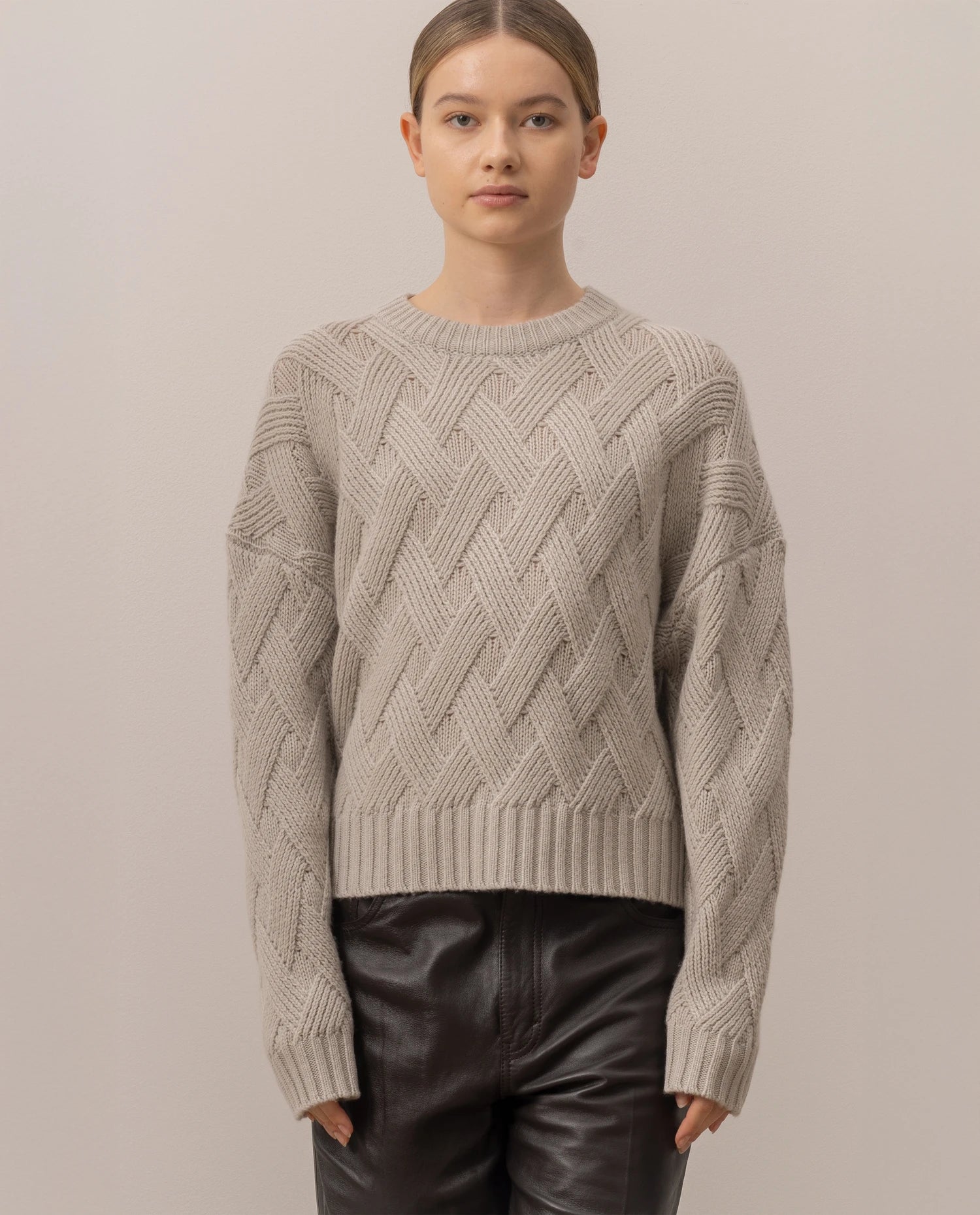 255-17691-82_20 - Allude - 30% Cashmere 70% Wolle Active Damen Fall/Winter 2025/2026 Grau Grobstrick Lockerer Schnitt NEW Pullover Rauten-Strickmuster Rundhals SAPG::255-17691