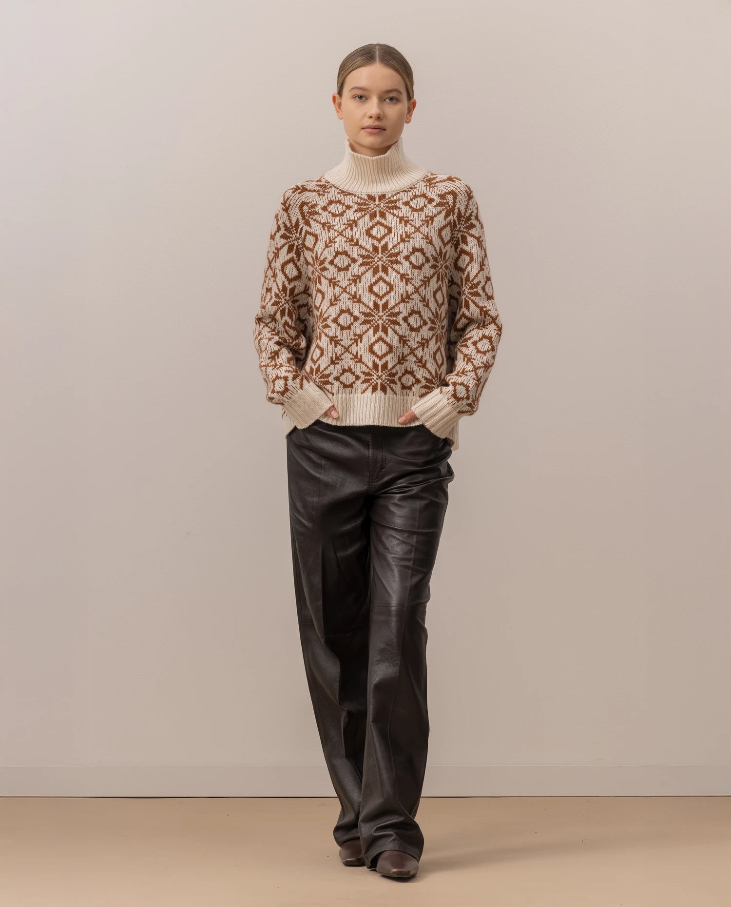 255-17771-4144_2 - Allude - 30% Cashmere 70% Wolle Active Creme Damen Fall/Winter 2025/2026 Grobstrick Lockerer Schnitt NEW Norweger Strickmuster Pullover SAPG::255-17771 Stehkragen