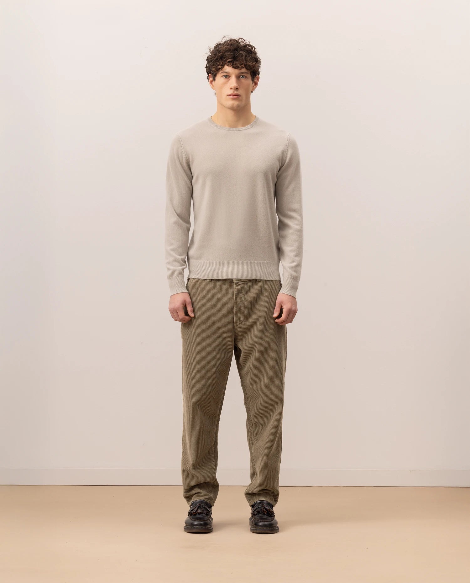255-30021-82_2 - Allude - 100% Cashmere Active Fall/Winter 2025/2026 Feinstrick Flachstrick Gerade Passform Grau Herren NEW Pullover Rundhals SAPG::255-30021