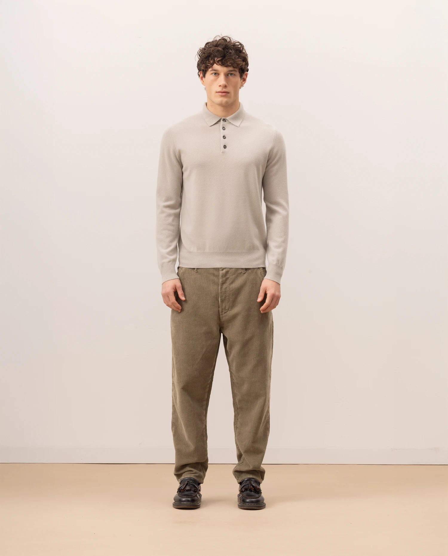 255-30023-82_2 - Allude - 100% Cashmere Active Fall/Winter 2025/2026 Feinstrick Flachstrick Gerade Passform Grau Herren NEW Polo Pullover SAPG::255-30023