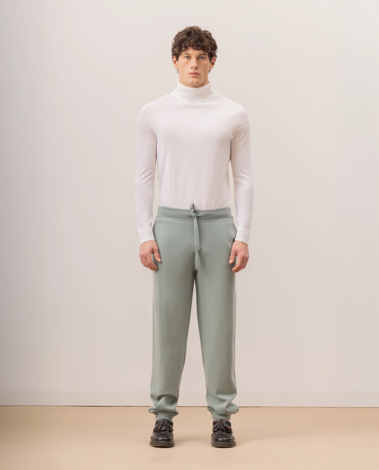 255-37011-31_2 - Allude - 0 30% Cashmere 70% Wolle Active Fall/Winter 2025/2026 Feinstrick Flachstrick Gerade Passform Grün Herren Hose NEW SAPG::255-37011