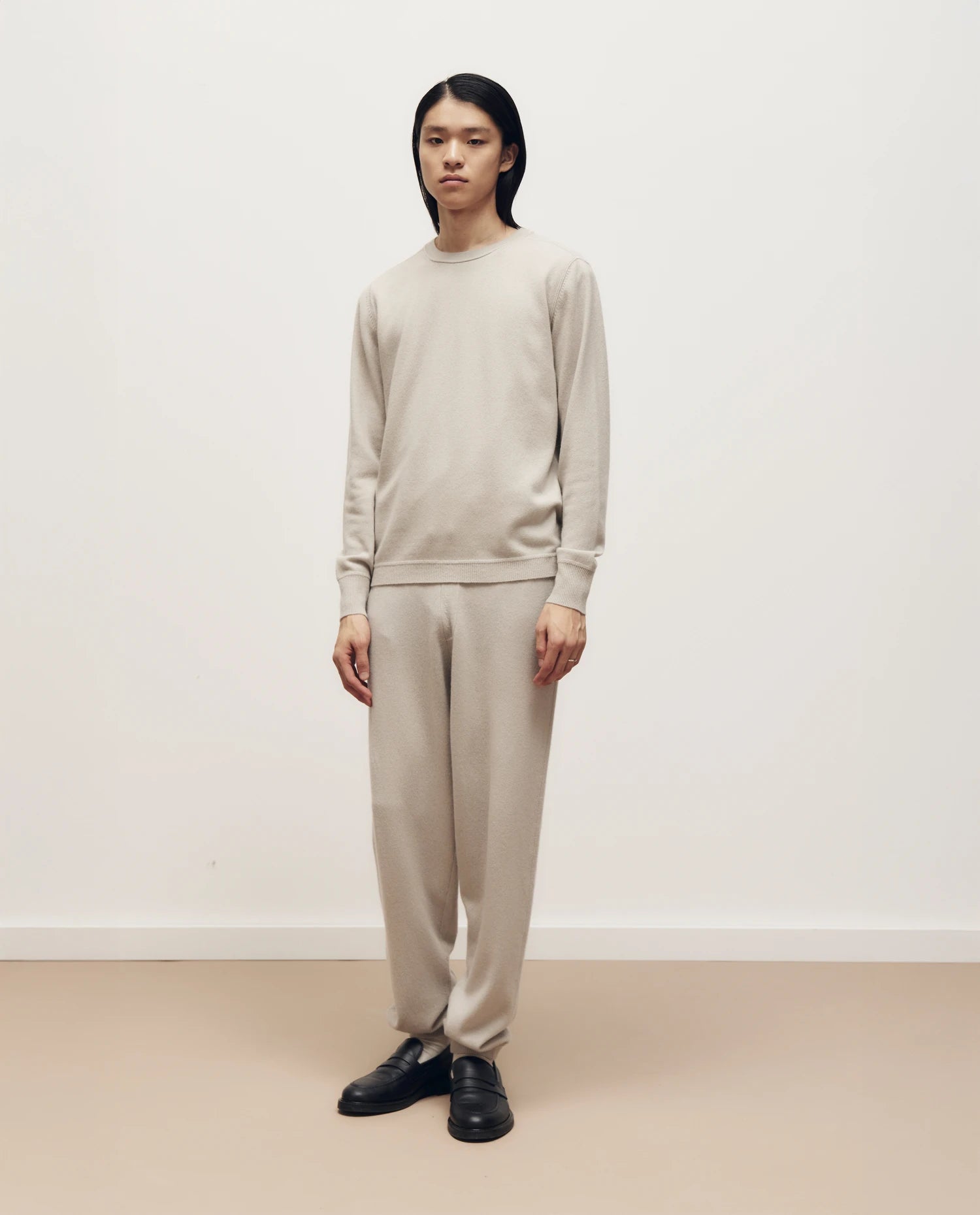 255-37011-82_1 - Allude - 0 30% Cashmere 70% Wolle Active Fall/Winter 2025/2026 Feinstrick Flachstrick Gerade Passform Grau Herren Hose NEW SAPG::255-37011