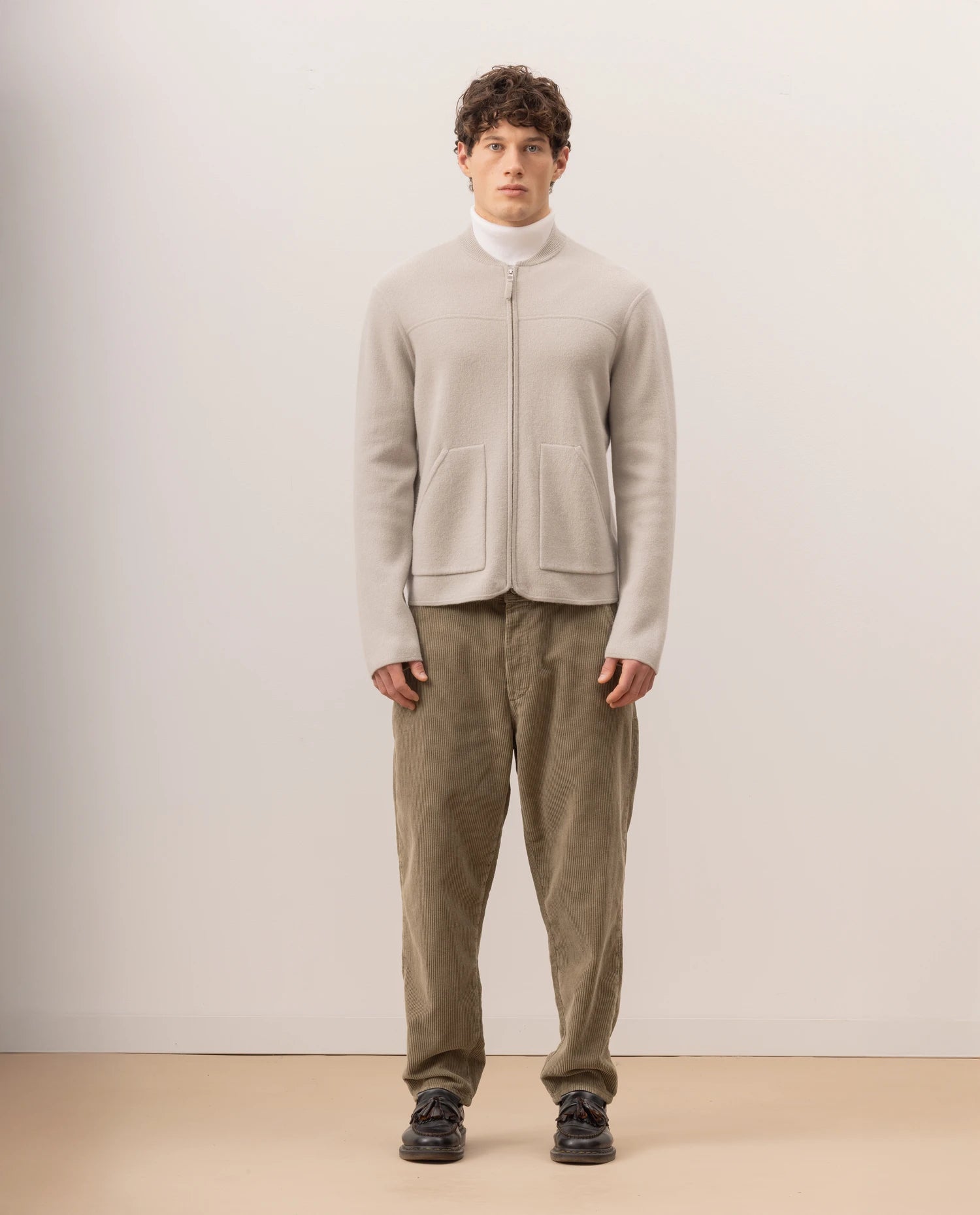 255-37611-82_2 - Allude - 0 30% Cashmere 70% Wolle Active Fall/Winter 2025/2026 Grau Herren Jacket lockerer Schnitt mittelschwerer Strick NEW SAPG::255-37611 Uni Jacquardmuster