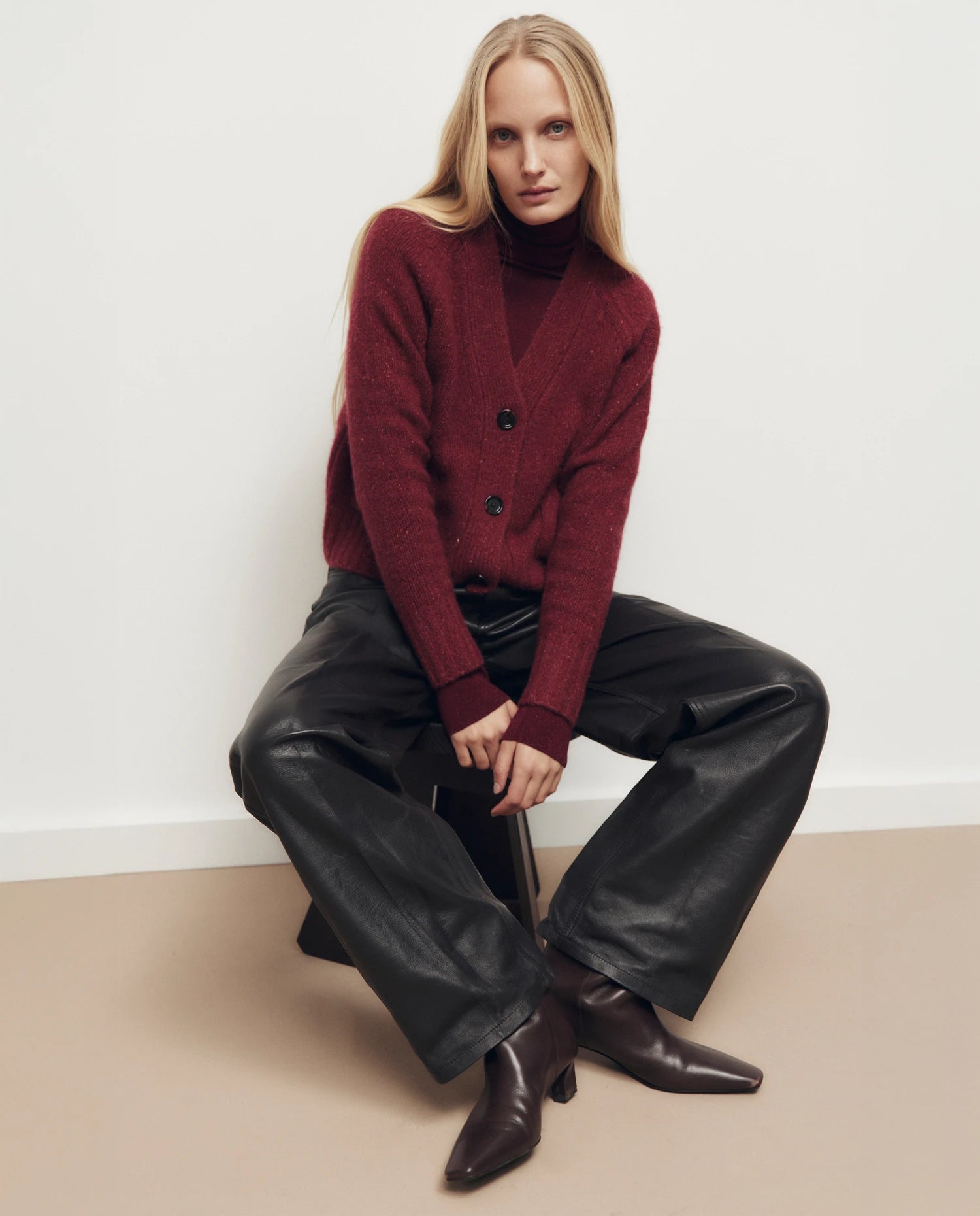 255-60000-68_1 - Allude - 100% Cashmere Active Damen Fall/Winter 2025/2026 Flachstrick Grobstrick Kastiger Schnitt NEW Rot SAPG::255-60000 Strickjacke V-Ausschnitt