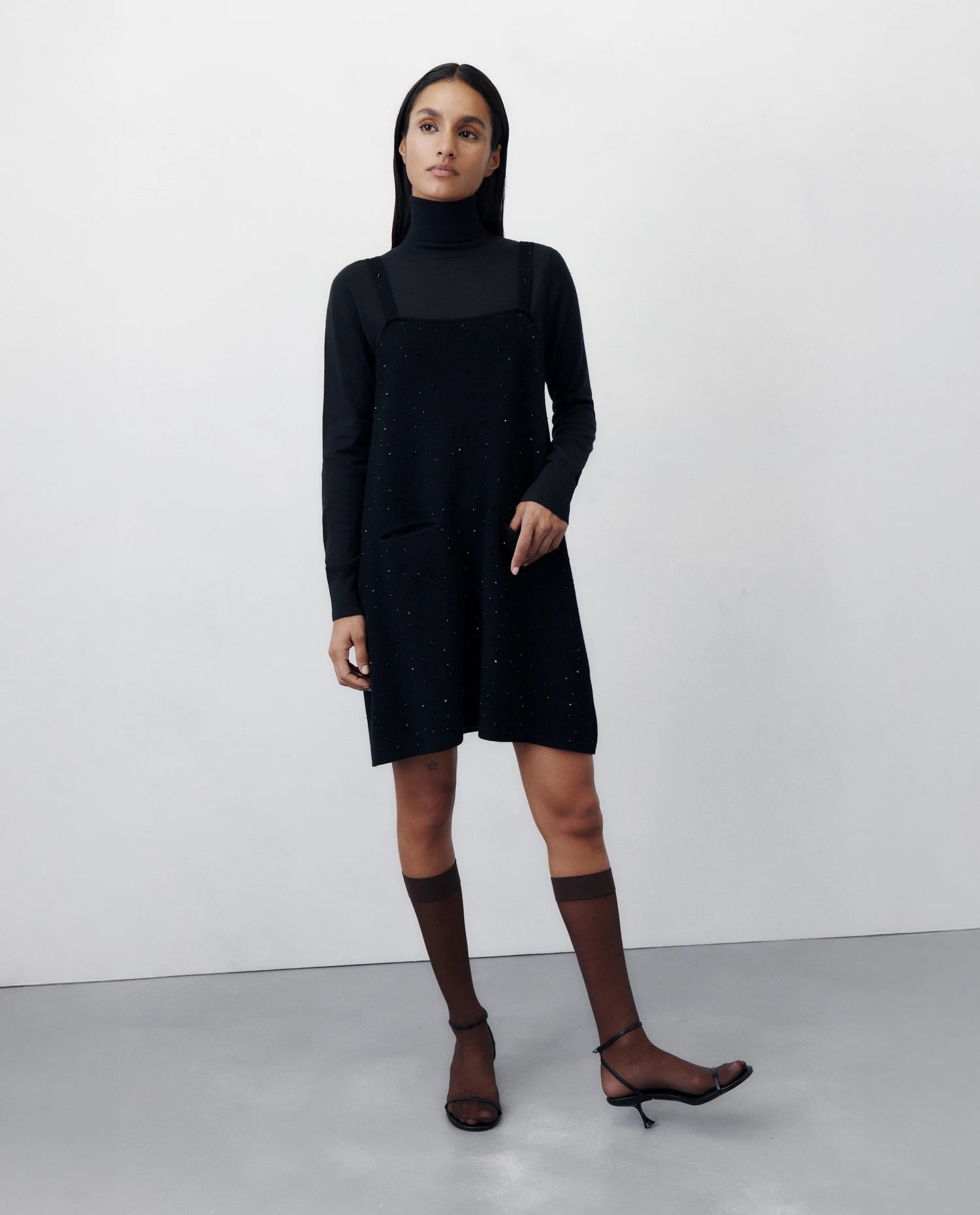 256-20622-90_4 - Allude - 30% Cashmere 70% Wolle Active Damen Holiday 2026 Kleid NEW SAPG::256-20622 Schwarz V-Ausschnitt Wolle