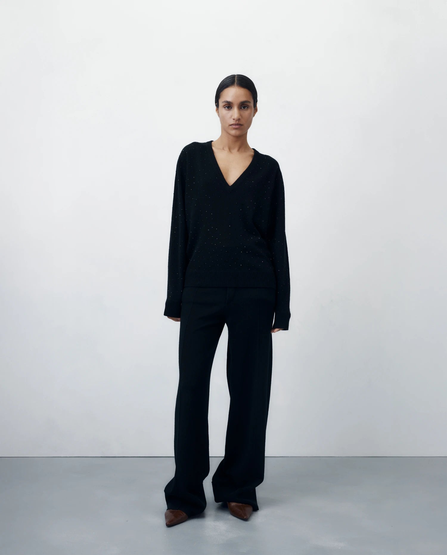 256-20623-90_4 - Allude - 30% Cashmere 70% Wolle Active Damen Holiday 2026 NEW Pullover SAPG::256-20623 Schwarz V-Ausschnitt Wolle