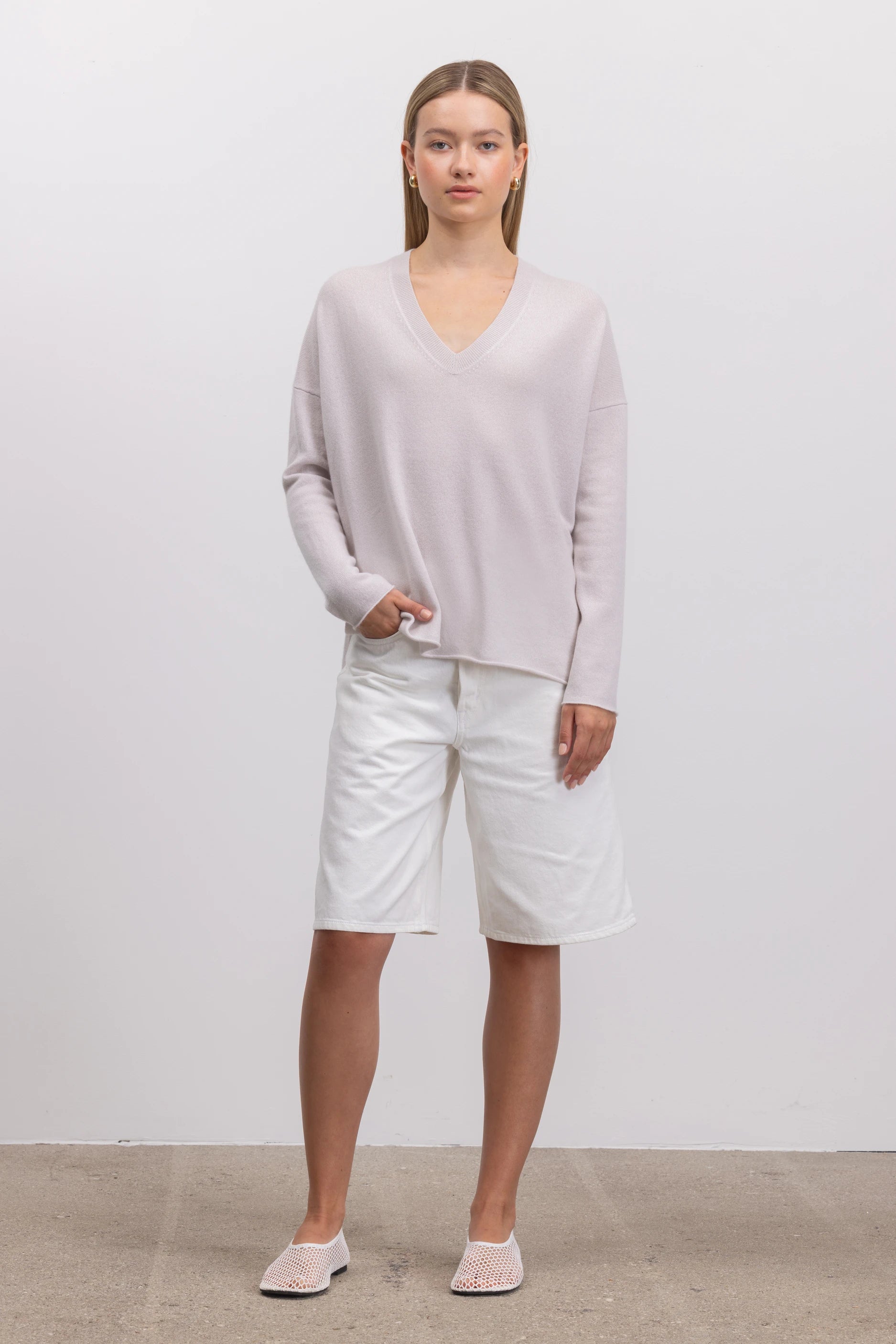 262-11114-80_5 - Allude - 100% Cashmere Cashmere Damen Grau Langarm Pullover SAPG::262-11114 Spring/Summer 2026 V-Ausschnitt