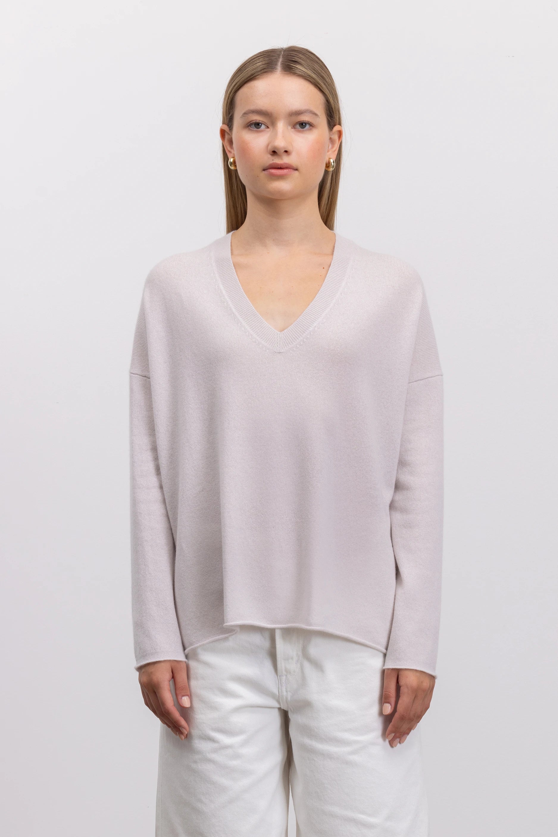 262-11114-80_6 - Allude - 100% Cashmere Cashmere Damen Grau Langarm Pullover SAPG::262-11114 Spring/Summer 2026 V-Ausschnitt