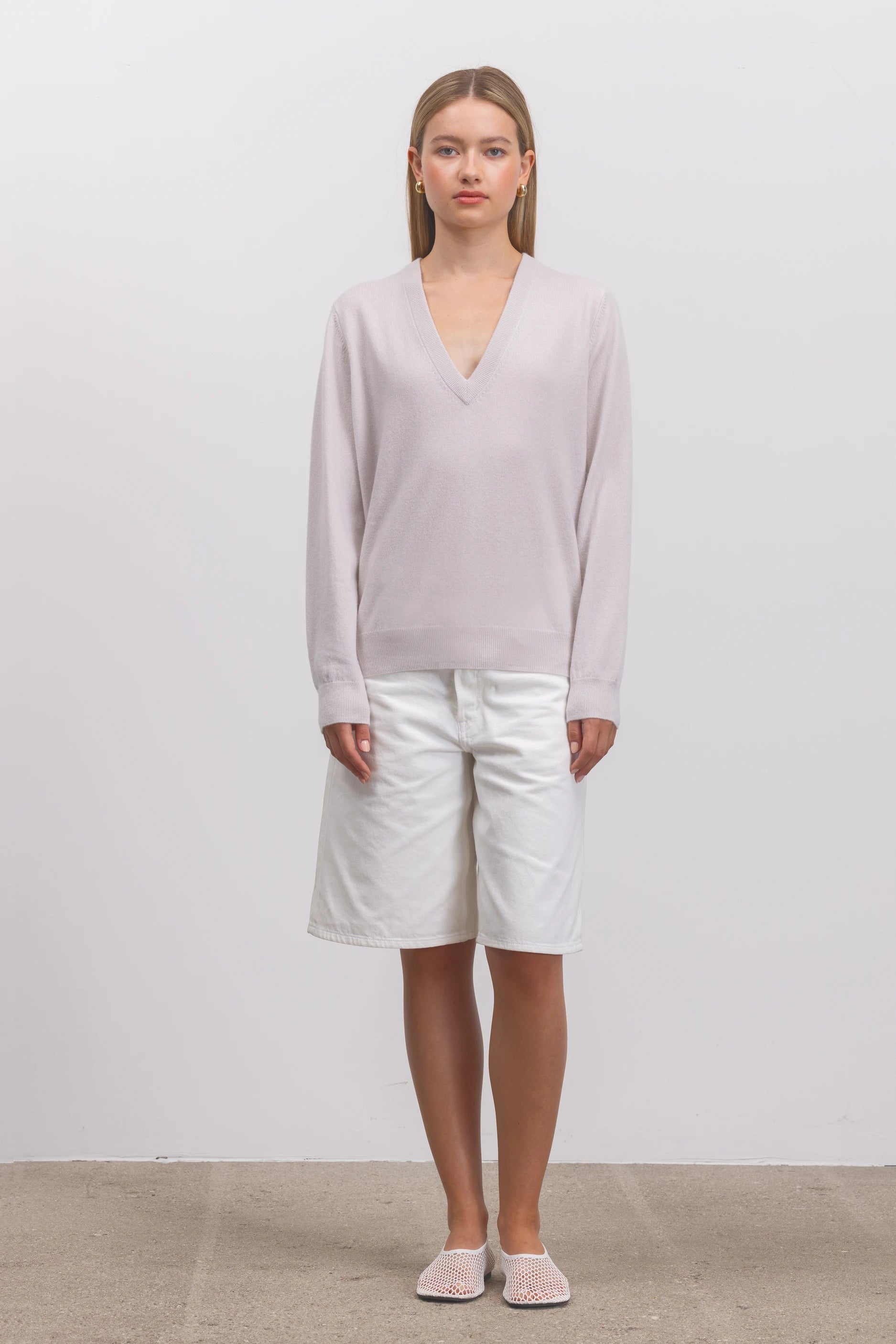 262-11191-80_5 - Allude - 100% Cashmere Active Cashmere Damen Grau Langarm Pullover SAPG::262-11191 Spring/Summer 2026 V-Ausschnitt
