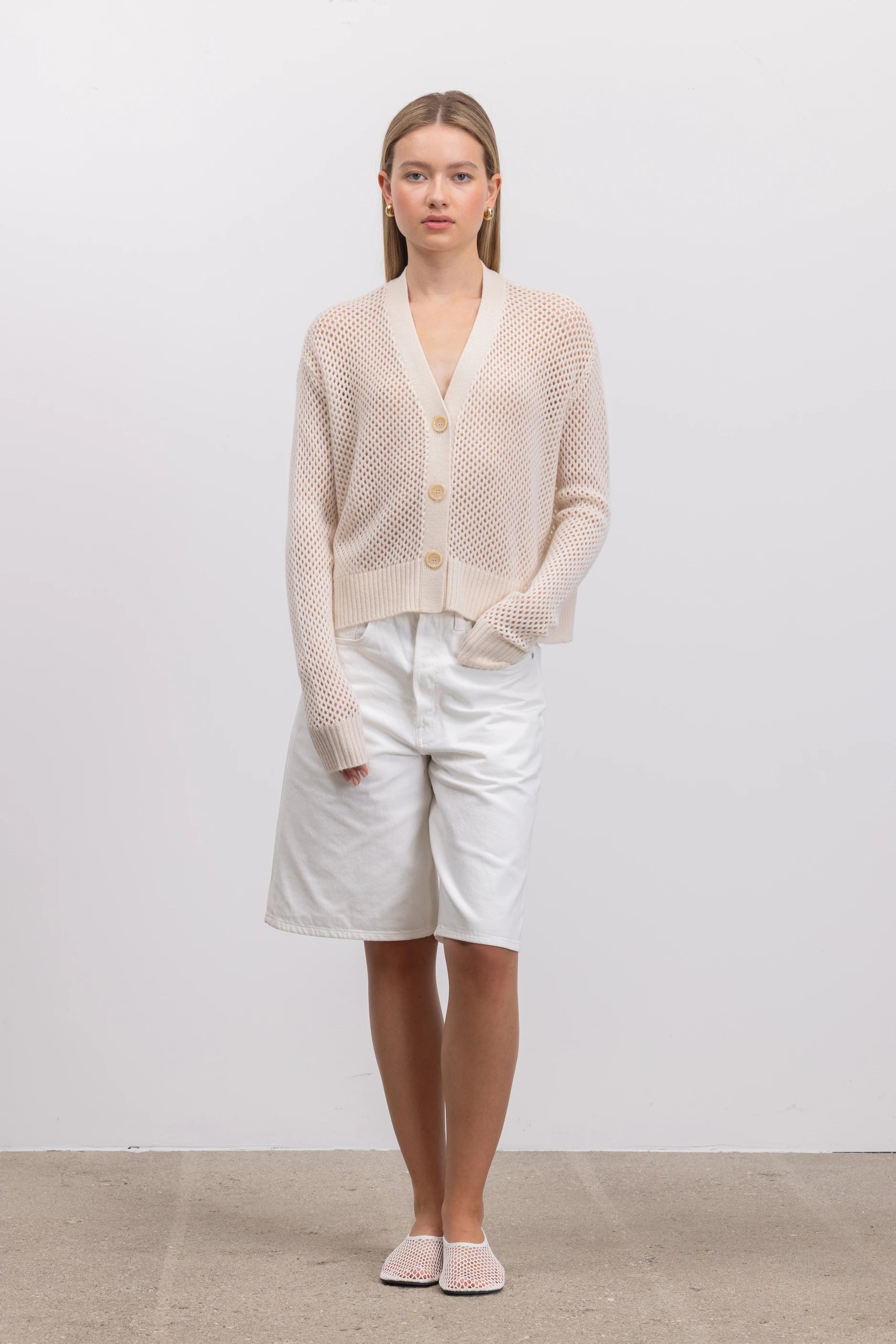 262-17645-41_5 - Allude - 30% Cashmere 70% Wolle Creme Damen Langarm SAPG::262-17645 Spring/Summer 2026 Strickjacke V-Ausschnitt Wolle